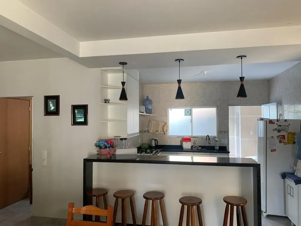 Casa com 4 dormitórios sendo 1 suíte em a 580m do mar em Morretes, Itapema/SC