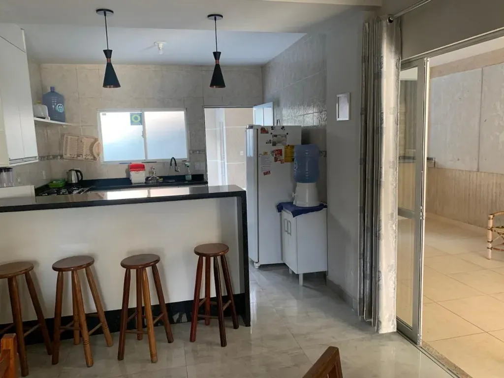 Casa com 4 dormitórios sendo 1 suíte em a 580m do mar em Morretes, Itapema/SC