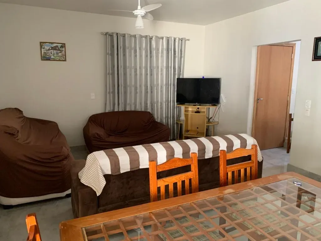 Casa com 4 dormitórios sendo 1 suíte em a 580m do mar em Morretes, Itapema/SC