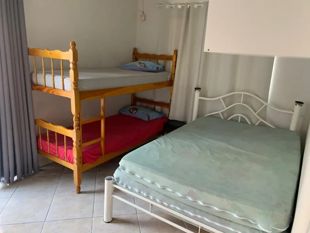 Casa com 4 dormitórios sendo 1 suíte em a 580m do mar em Morretes, Itapema/SC