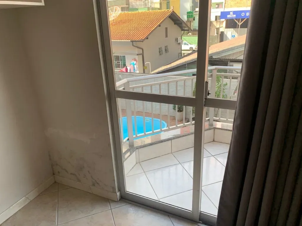 Casa com 4 dormitórios sendo 1 suíte em a 580m do mar em Morretes, Itapema/SC