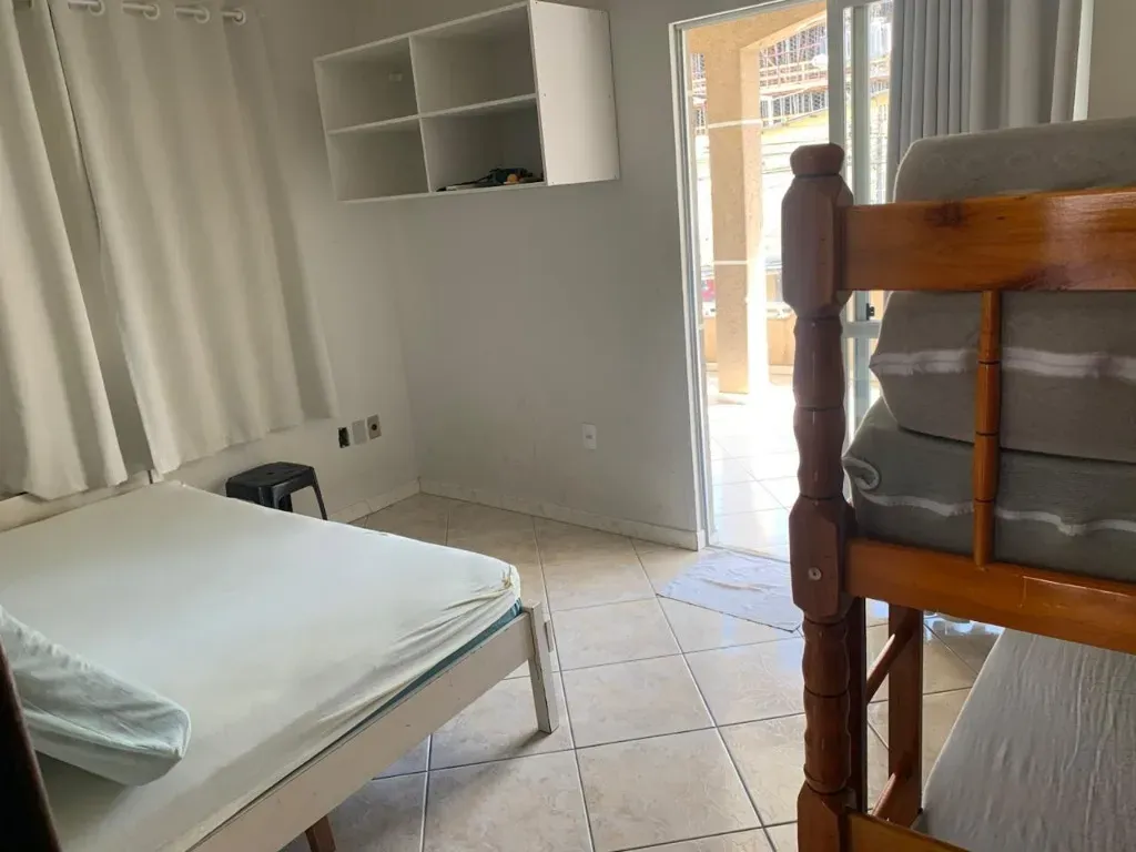 Casa com 4 dormitórios sendo 1 suíte em a 580m do mar em Morretes, Itapema/SC