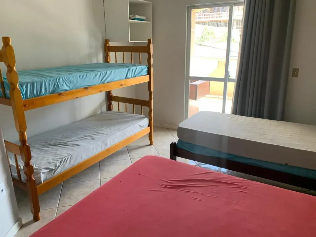 Casa com 4 dormitórios sendo 1 suíte em a 580m do mar em Morretes, Itapema/SC