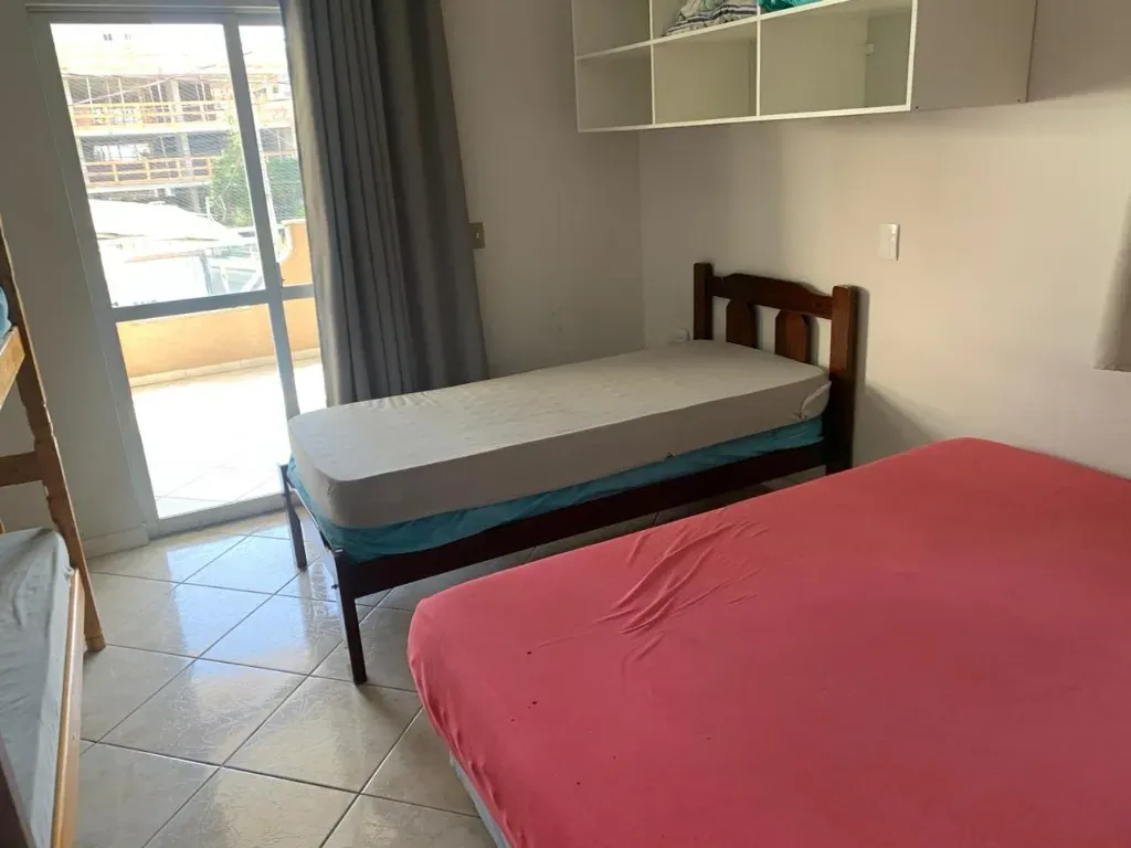 Casa com 4 dormitórios sendo 1 suíte em a 580m do mar em Morretes, Itapema/SC