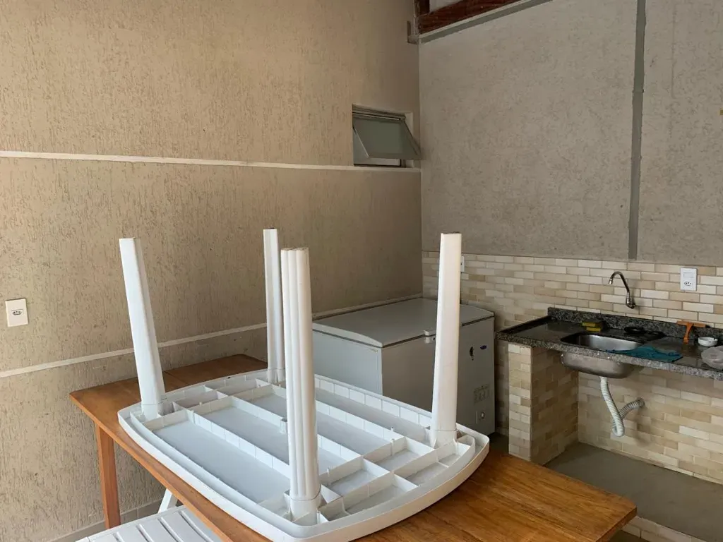 Casa com 4 dormitórios sendo 1 suíte em a 580m do mar em Morretes, Itapema/SC