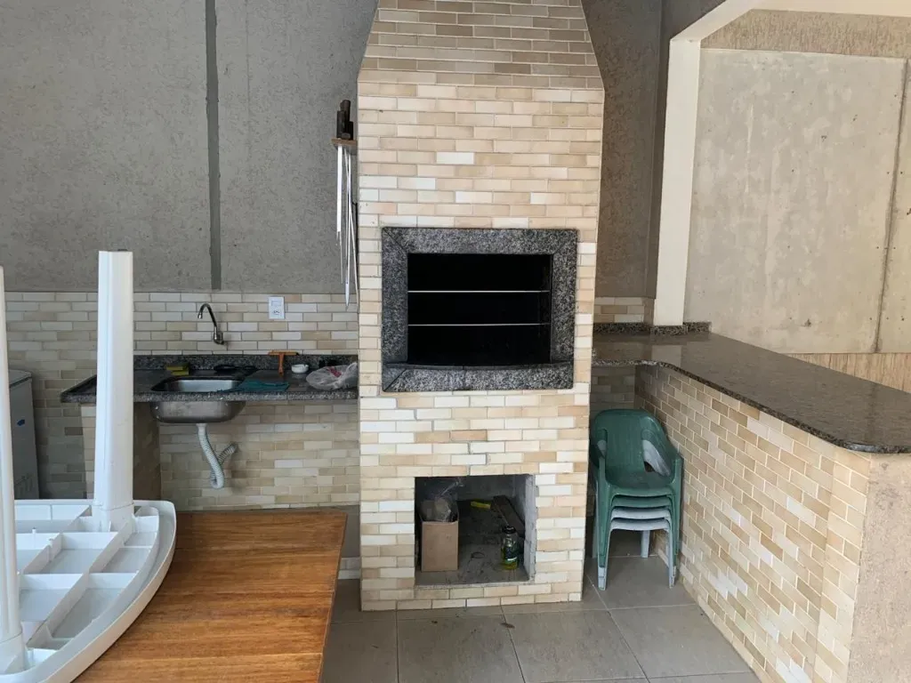 Casa com 4 dormitórios sendo 1 suíte em a 580m do mar em Morretes, Itapema/SC