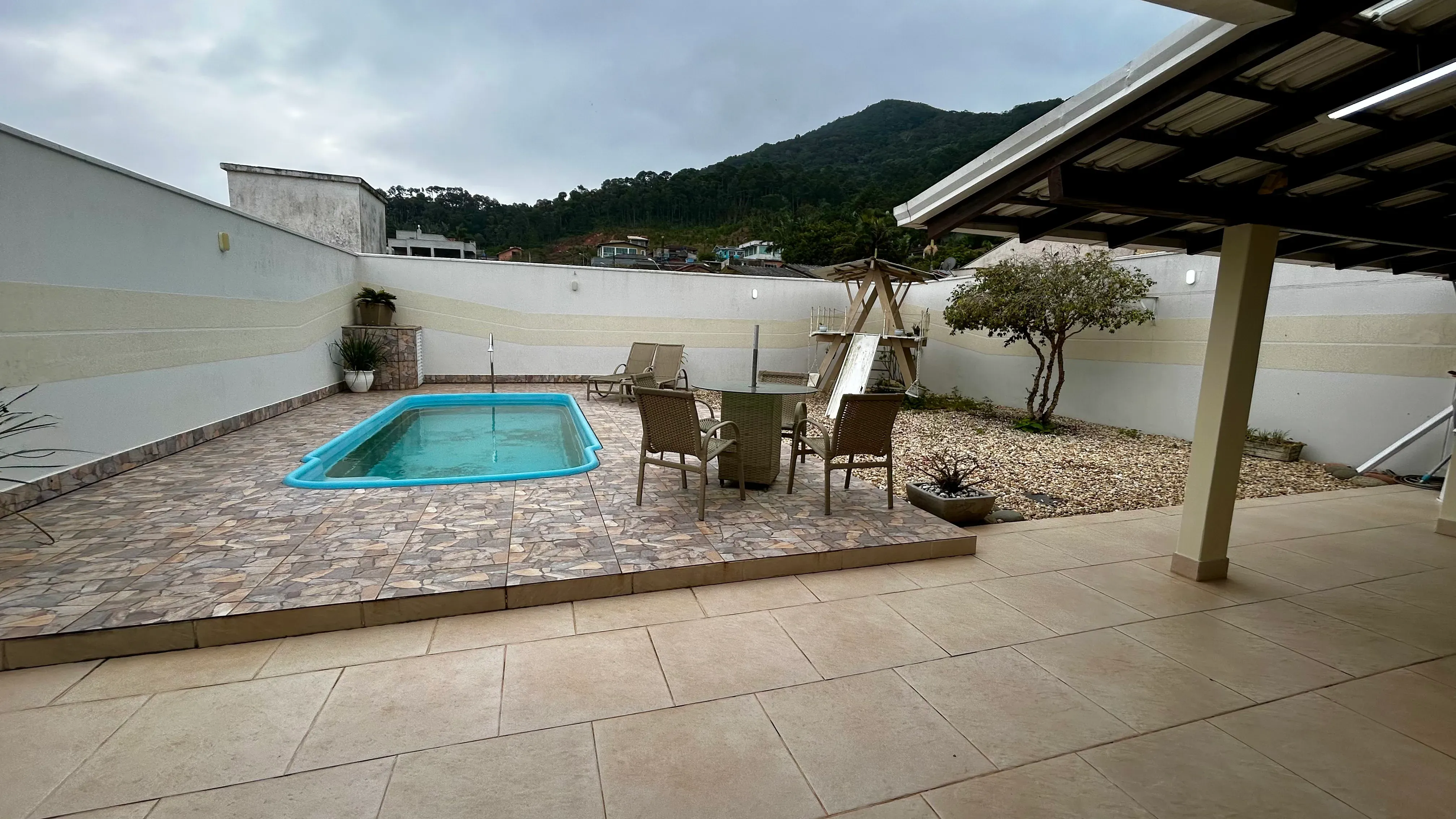 Casa de alto padrão 3 dormitórios sendo 1 suíte 1 vaga, Prainha de São Miguel - Penha/SC