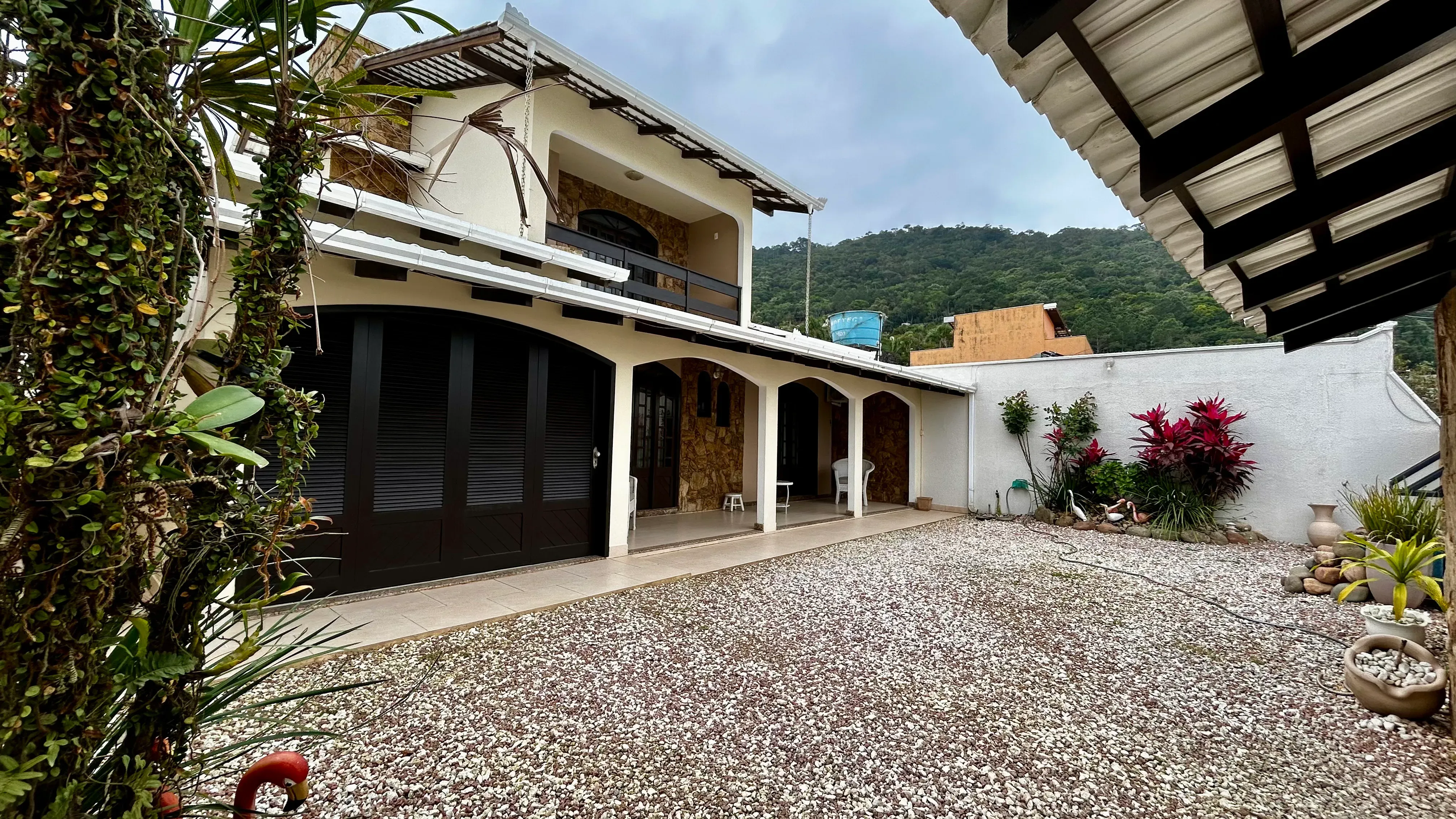 Casa de alto padrão 3 dormitórios sendo 1 suíte 1 vaga, Prainha de São Miguel - Penha/SC