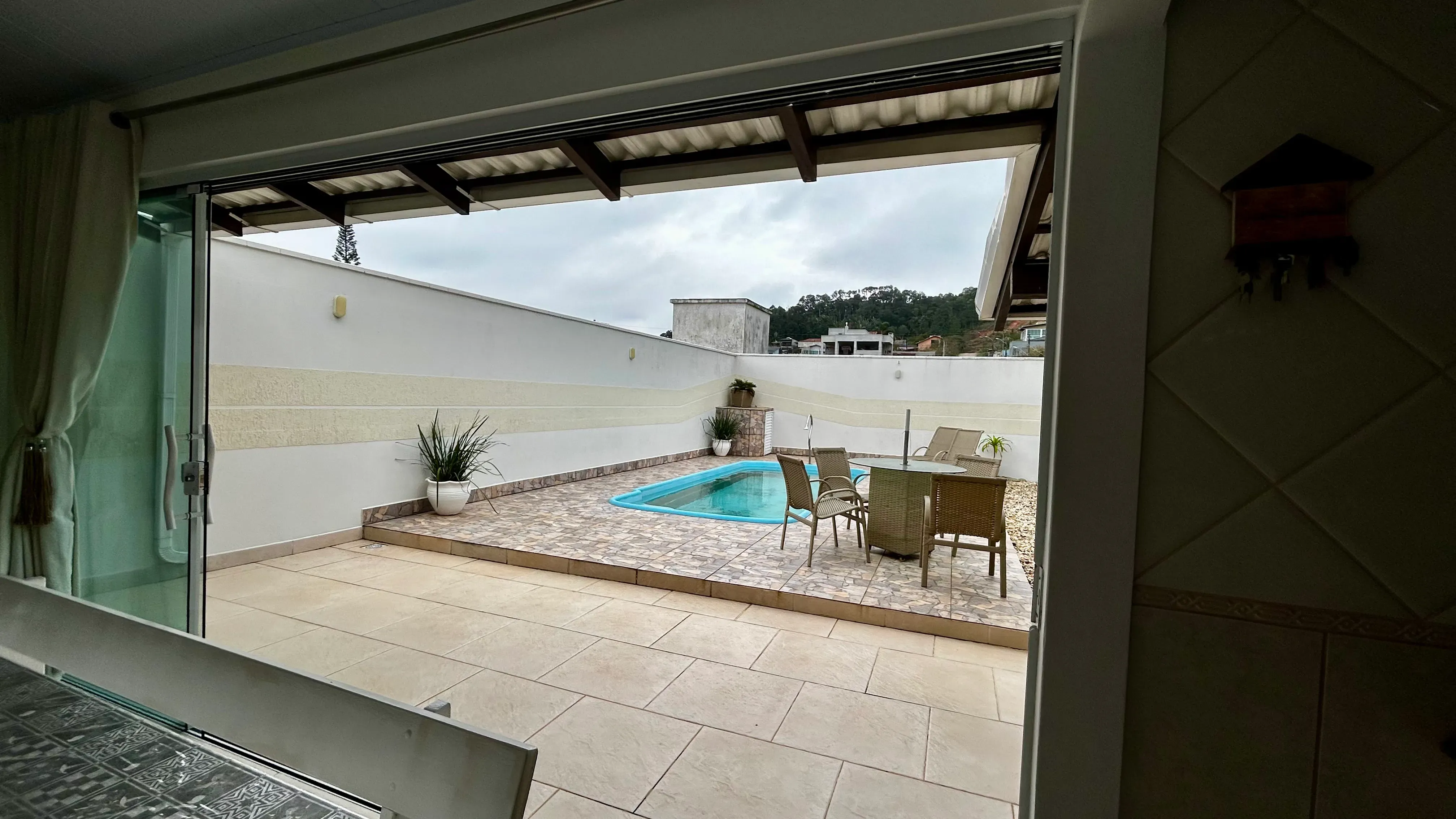 Casa de alto padrão 3 dormitórios sendo 1 suíte 1 vaga, Prainha de São Miguel - Penha/SC