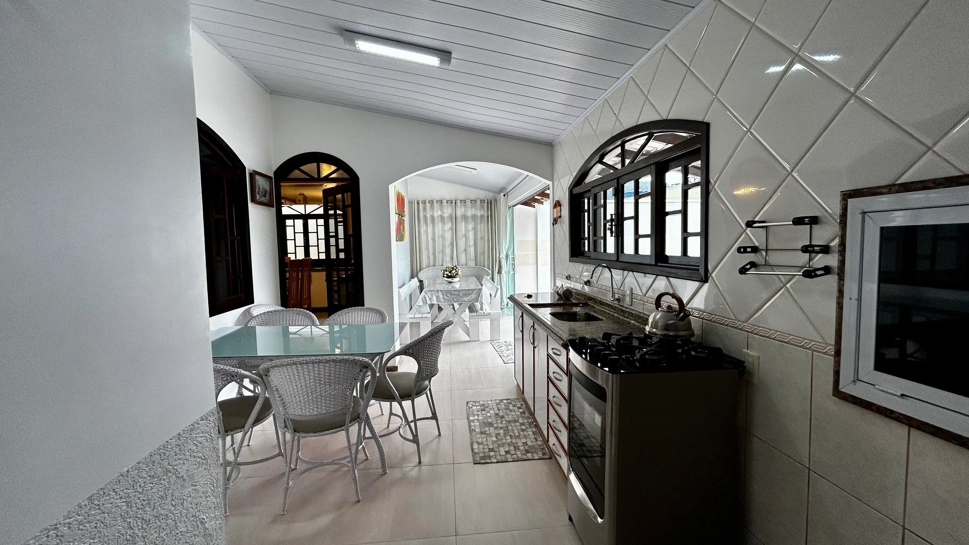 Casa de alto padrão 3 dormitórios sendo 1 suíte 1 vaga, Prainha de São Miguel - Penha/SC