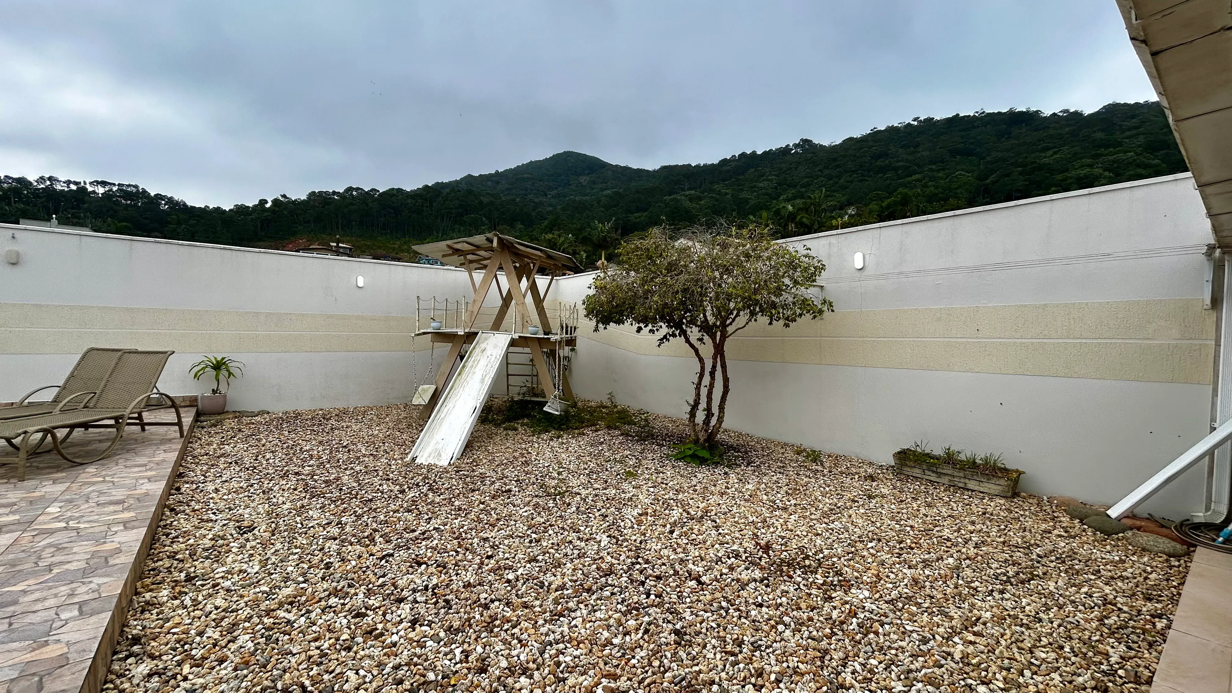 Casa de alto padrão 3 dormitórios sendo 1 suíte 1 vaga, Prainha de São Miguel - Penha/SC