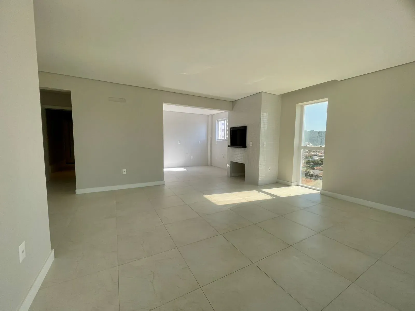 Apartamento frente mar com 3 dormitórios sendo 1 suíte e 1 vaga em Navegantes/SC