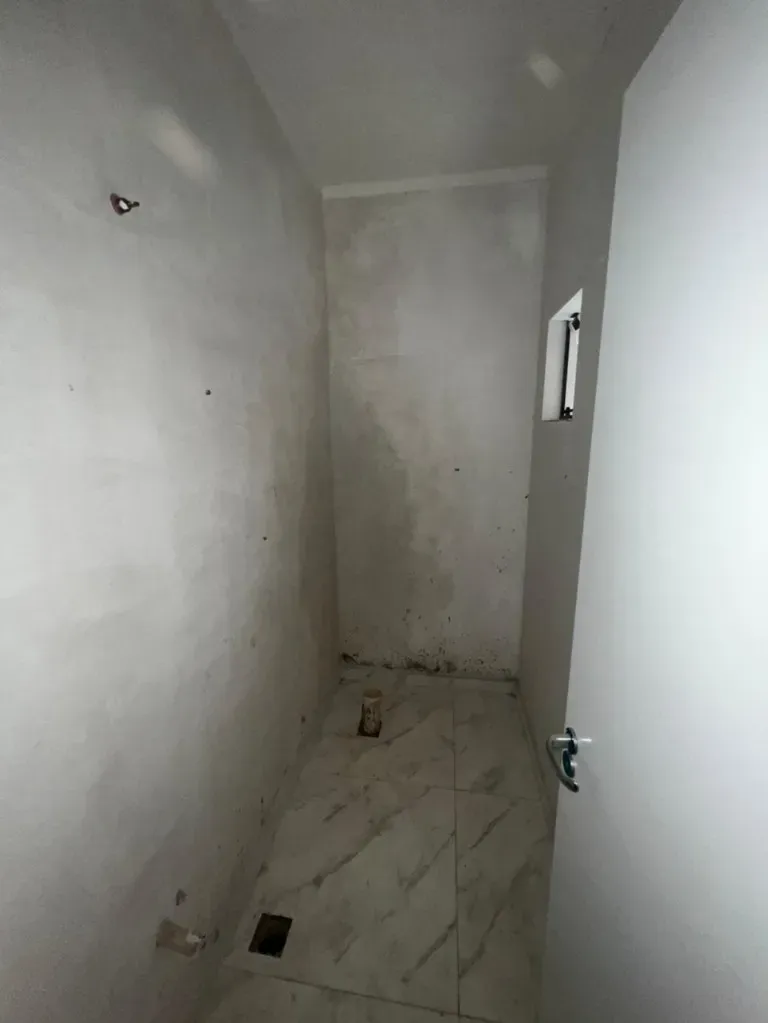 Casa geminada com 3 dormitórios sendo 1 suíte e 2 vagas em bairro Morretes Itapema/SC
