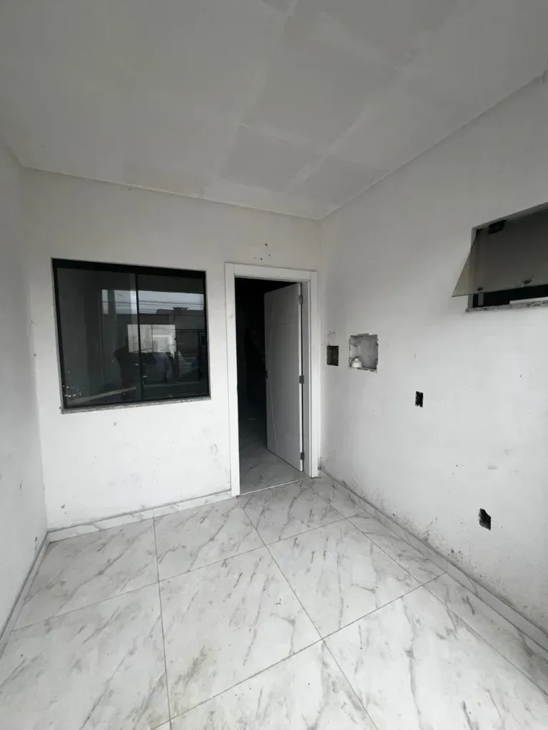 Casa geminada com 3 dormitórios sendo 1 suíte e 2 vagas em bairro Morretes Itapema/SC