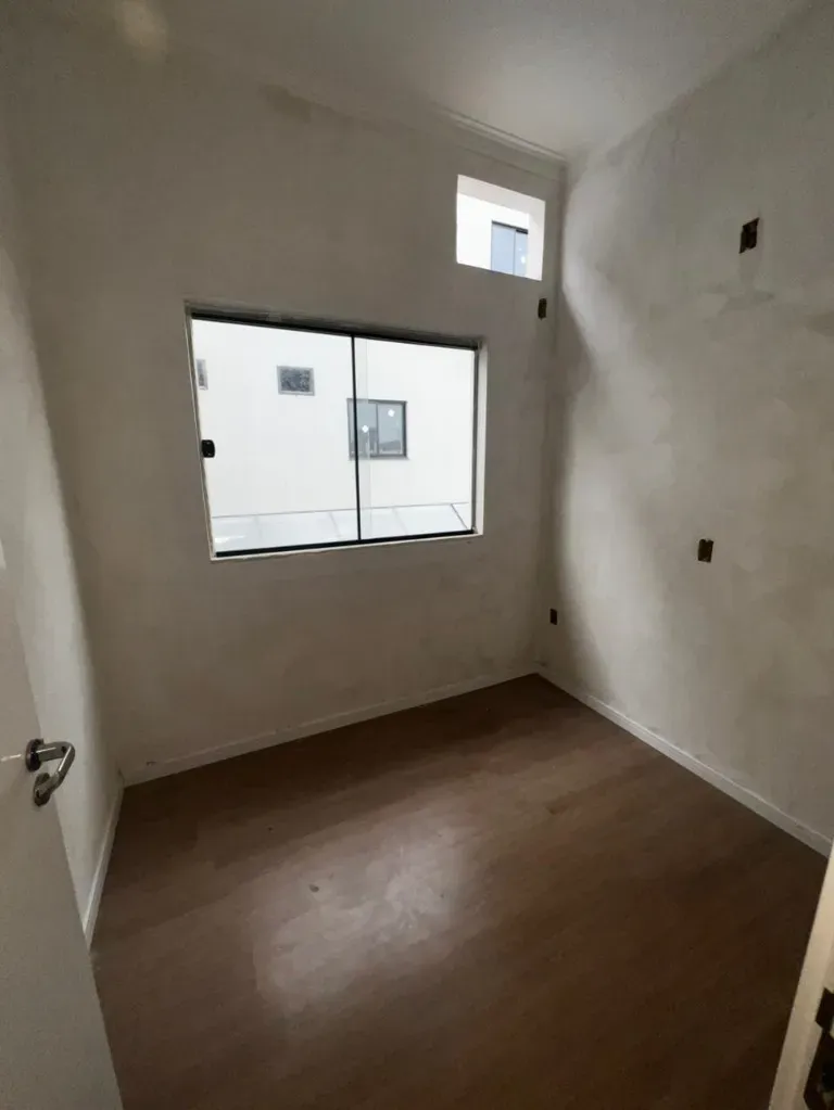 Casa geminada com 3 dormitórios sendo 1 suíte e 2 vagas em bairro Morretes Itapema/SC