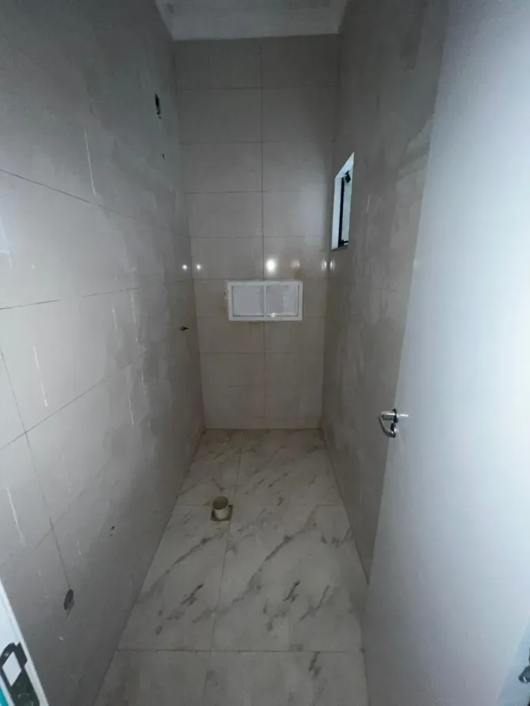 Casa geminada com 3 dormitórios sendo 1 suíte e 2 vagas em bairro Morretes Itapema/SC