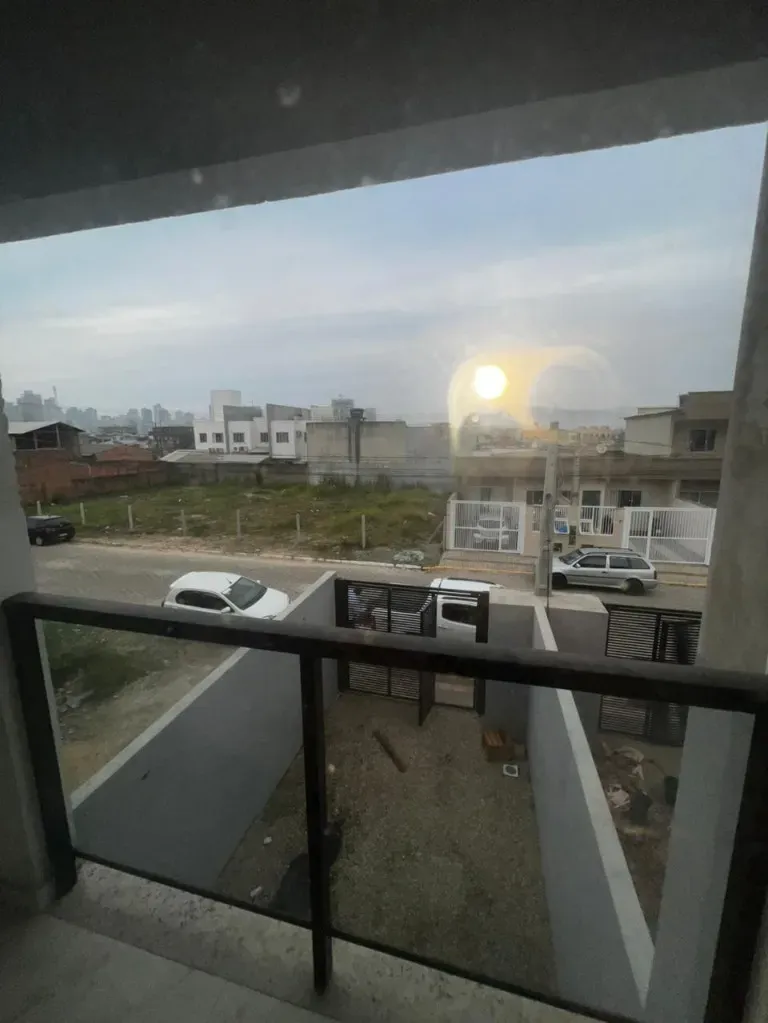 Casa geminada com 3 dormitórios sendo 1 suíte e 2 vagas em bairro Morretes Itapema/SC