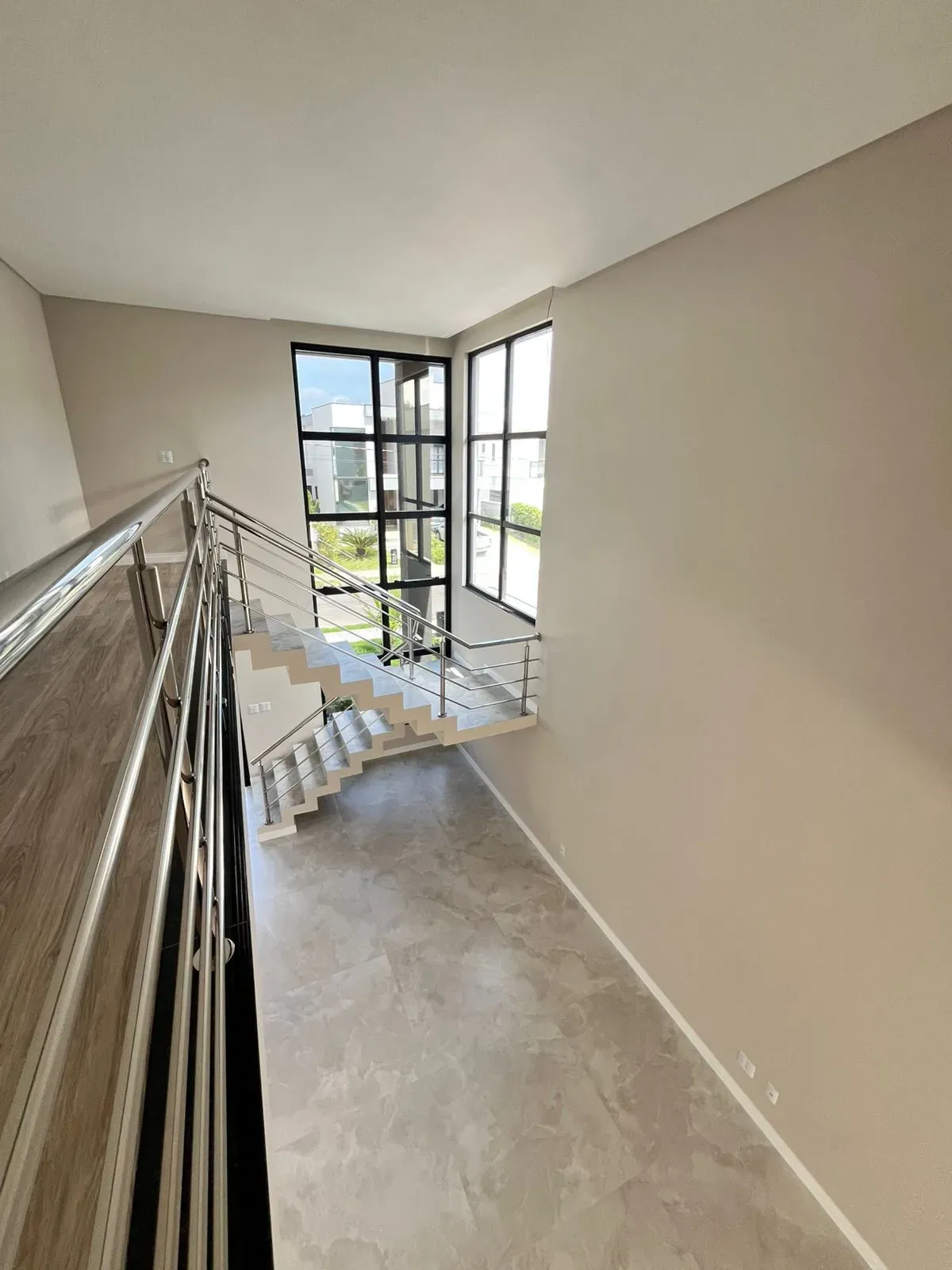 Casa de alto padrão em condomínio fechado com 4 dormitórios sendo 3 suítes e 4 vagas de garagem em Camboriú/SC