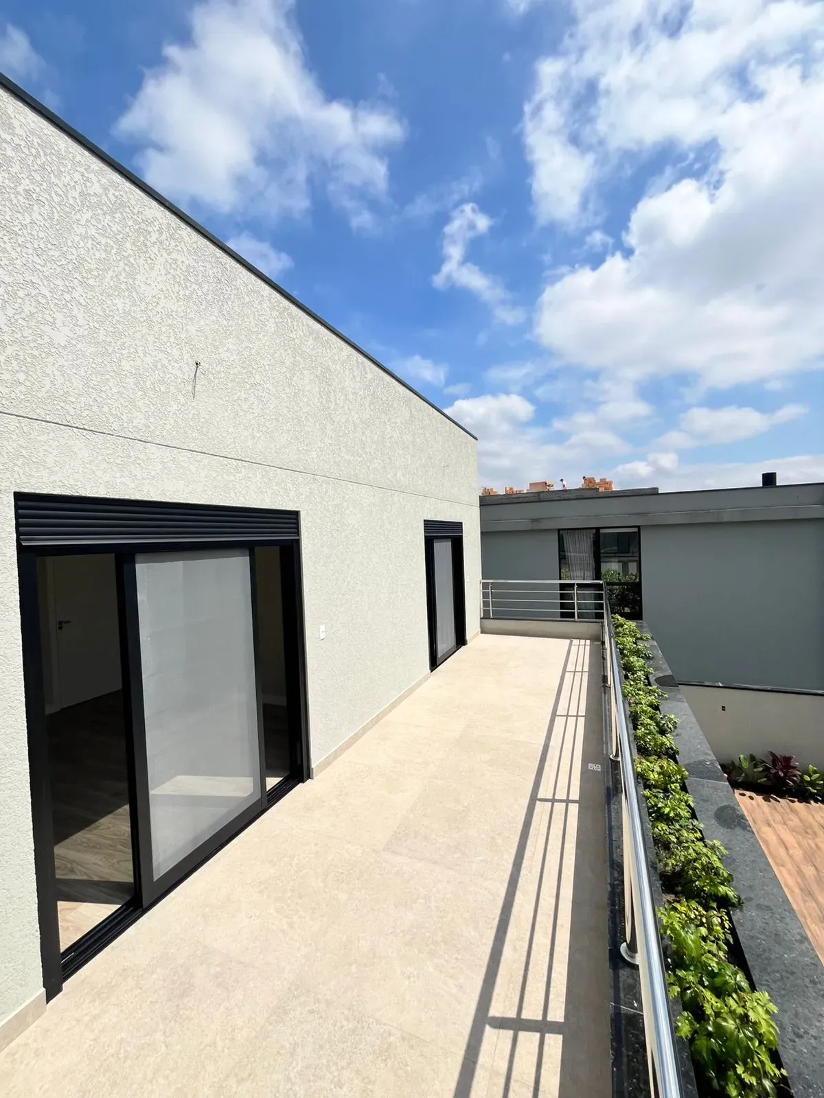 Casa de alto padrão em condomínio fechado com 4 dormitórios sendo 3 suítes e 4 vagas de garagem em Camboriú/SC