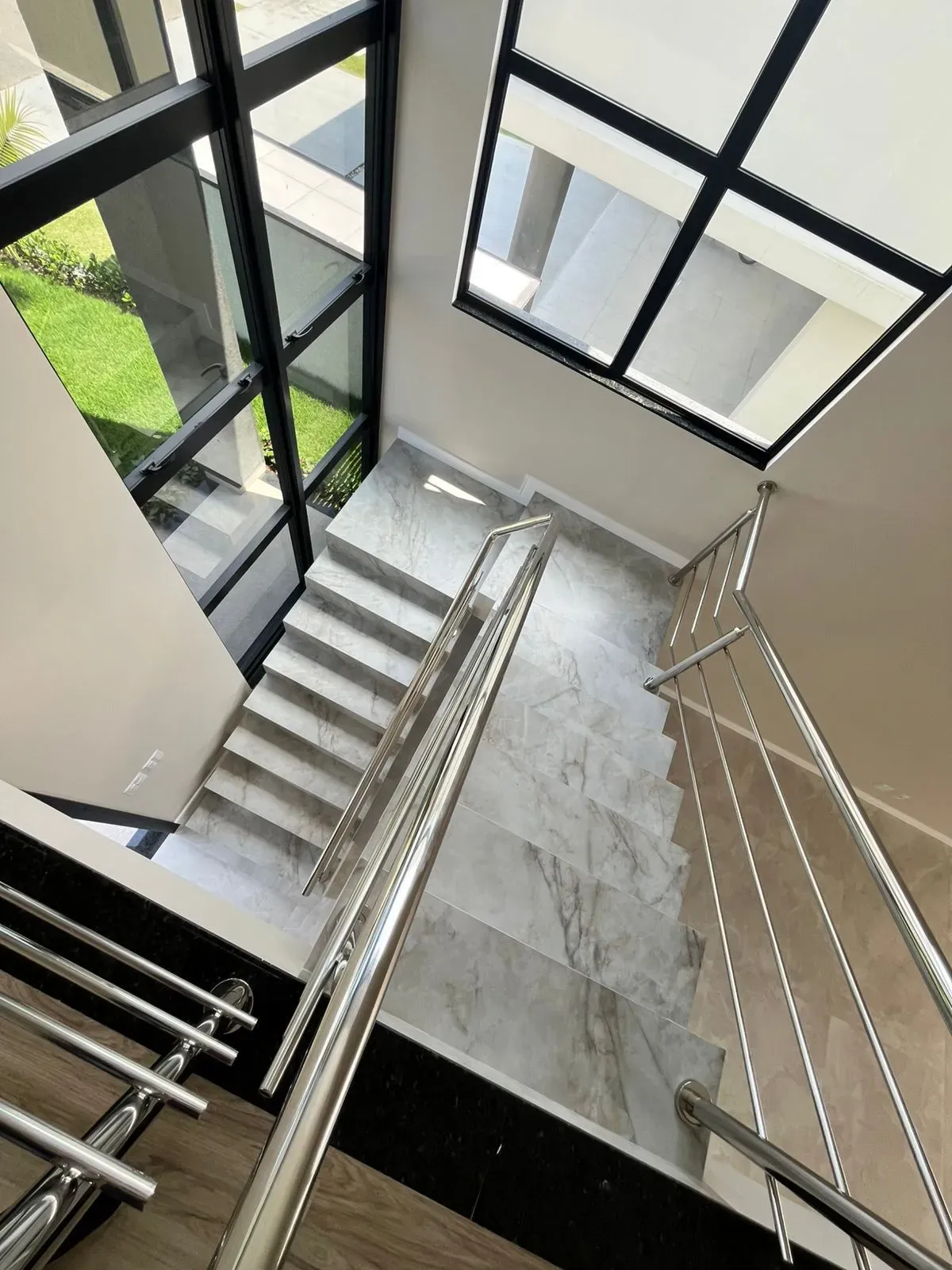 Casa de alto padrão em condomínio fechado com 4 dormitórios sendo 3 suítes e 4 vagas de garagem em Camboriú/SC