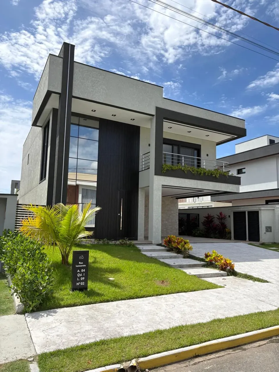 Casa de alto padrão em condomínio fechado com 4 dormitórios sendo 3 suítes e 4 vagas de garagem em Camboriú/SC