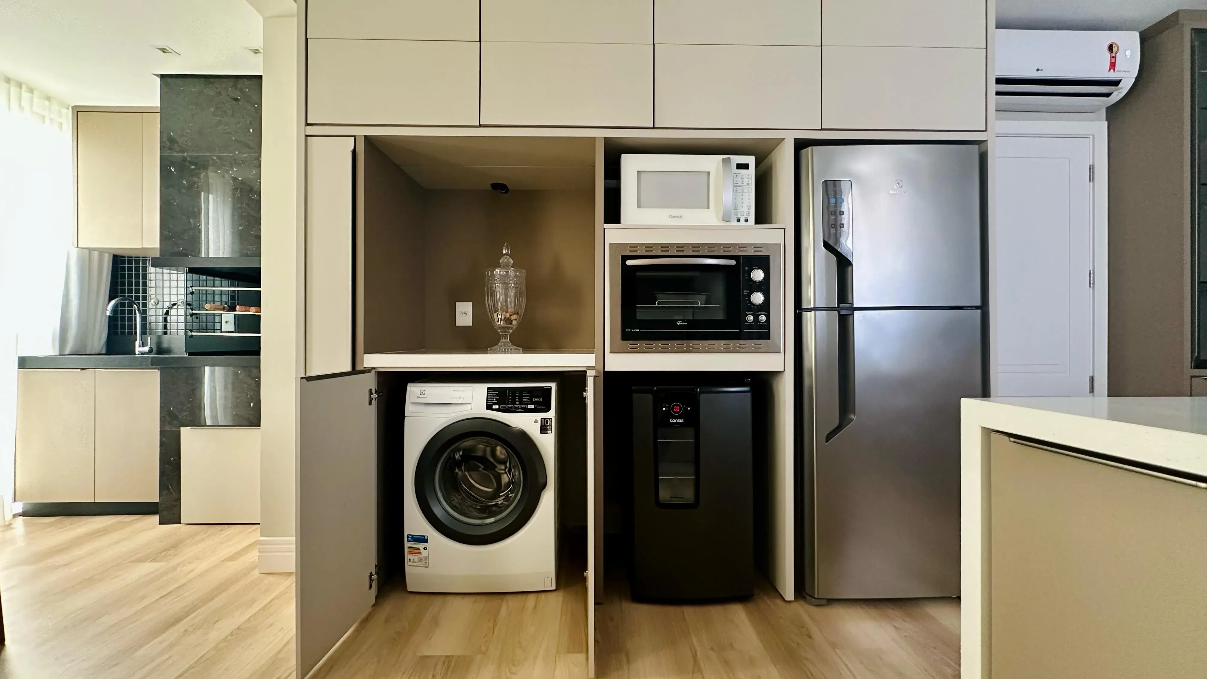 Apartamento com 2 dormitórios sendo 1 suíte e 1 vaga de garagem em Governador Celso Ramos/SC