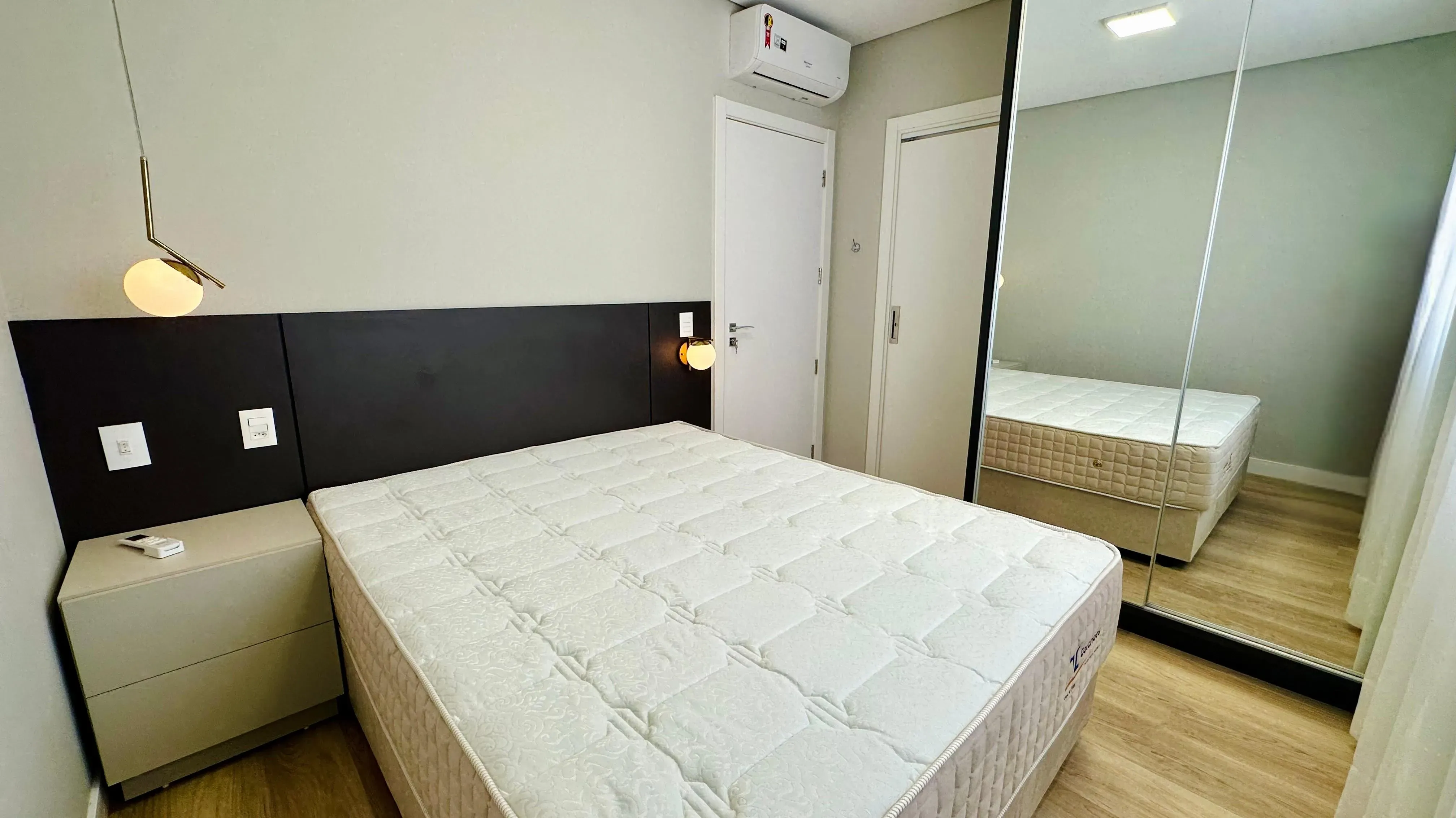 Apartamento com 2 dormitórios sendo 1 suíte e 1 vaga de garagem em Governador Celso Ramos/SC