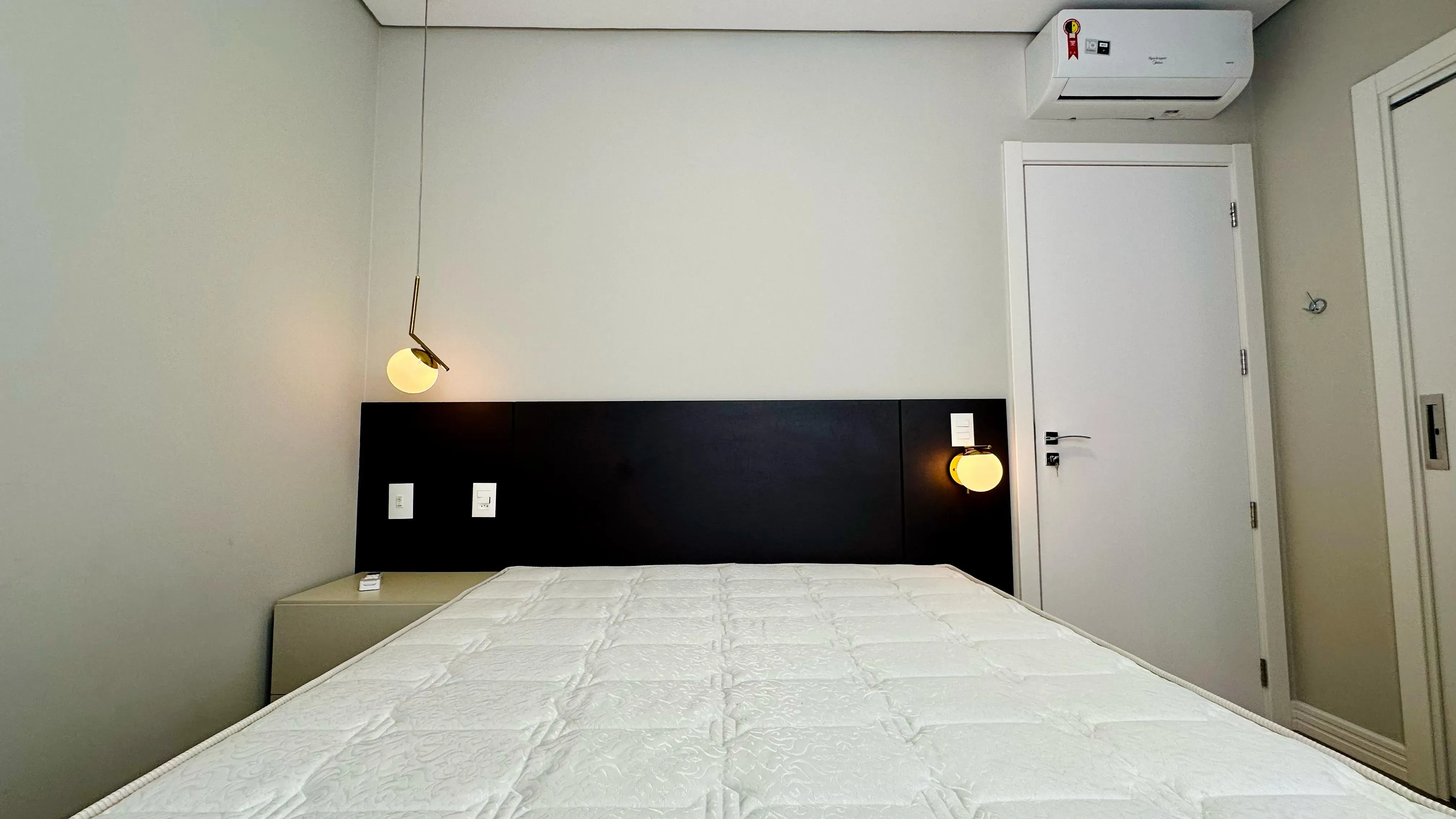 Apartamento com 2 dormitórios sendo 1 suíte e 1 vaga de garagem em Governador Celso Ramos/SC