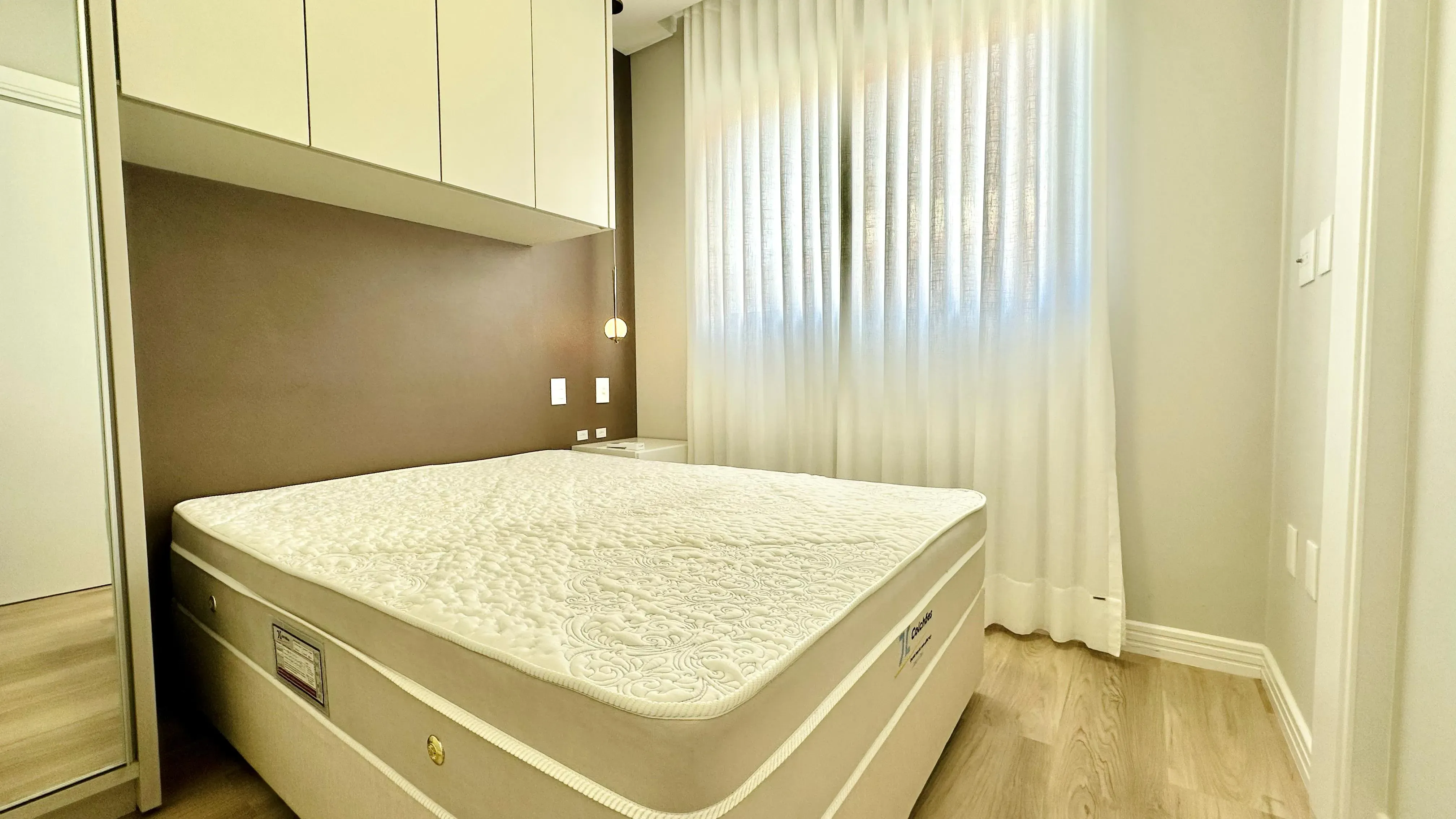 Apartamento com 2 dormitórios sendo 1 suíte e 1 vaga de garagem em Governador Celso Ramos/SC