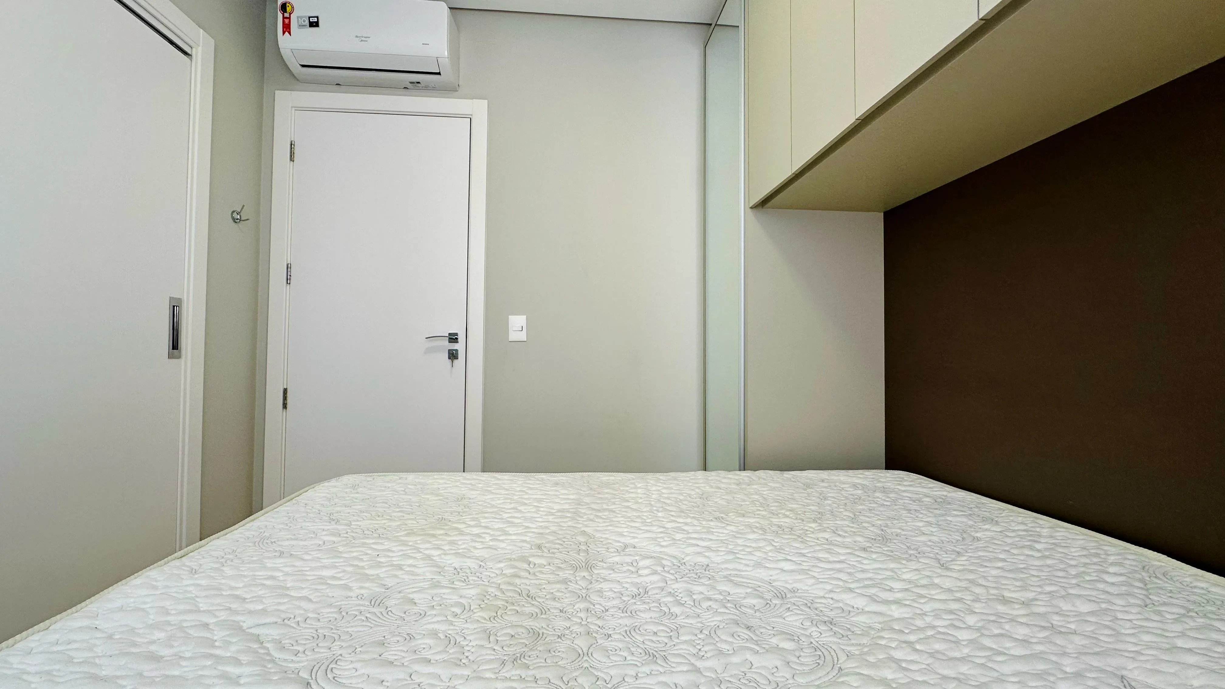 Apartamento com 2 dormitórios sendo 1 suíte e 1 vaga de garagem em Governador Celso Ramos/SC