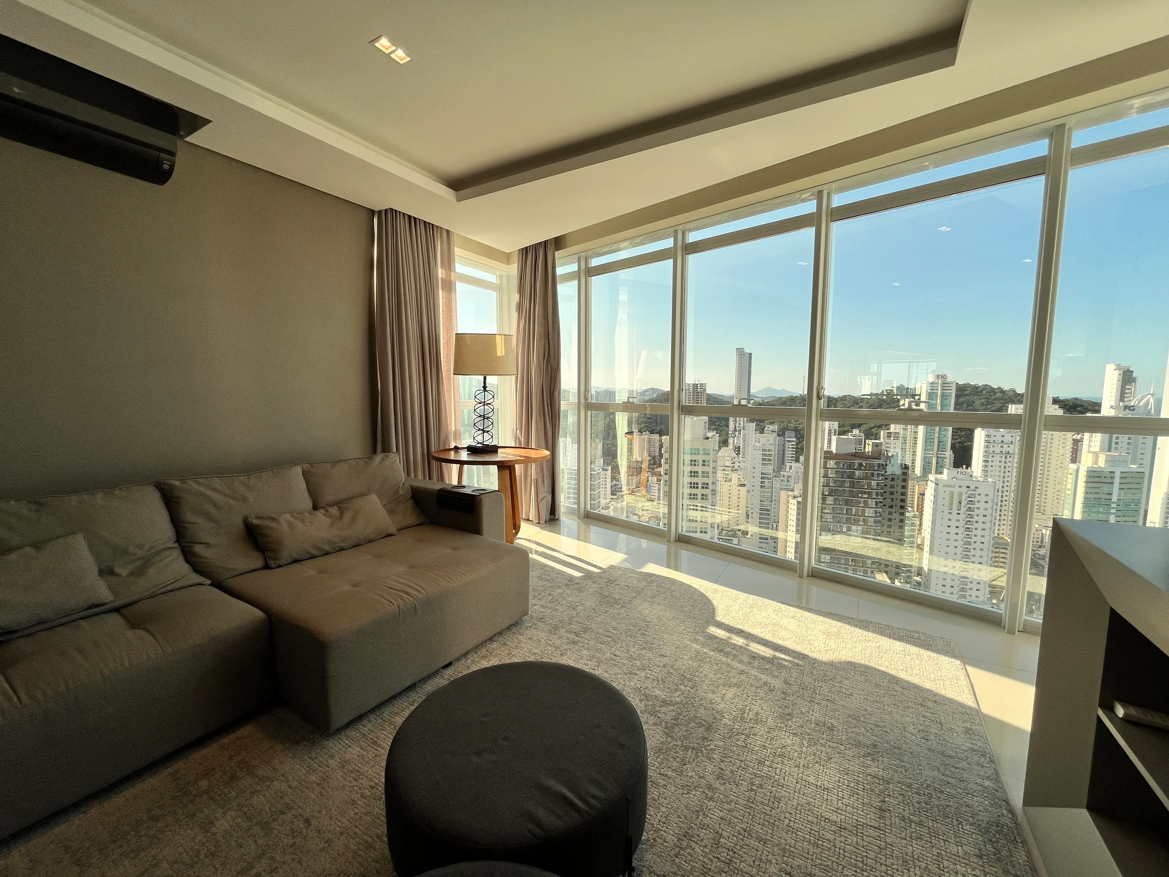 Apartamento com 4 suítes e 3 vagas de garagem em Balneário Camboriú/SC