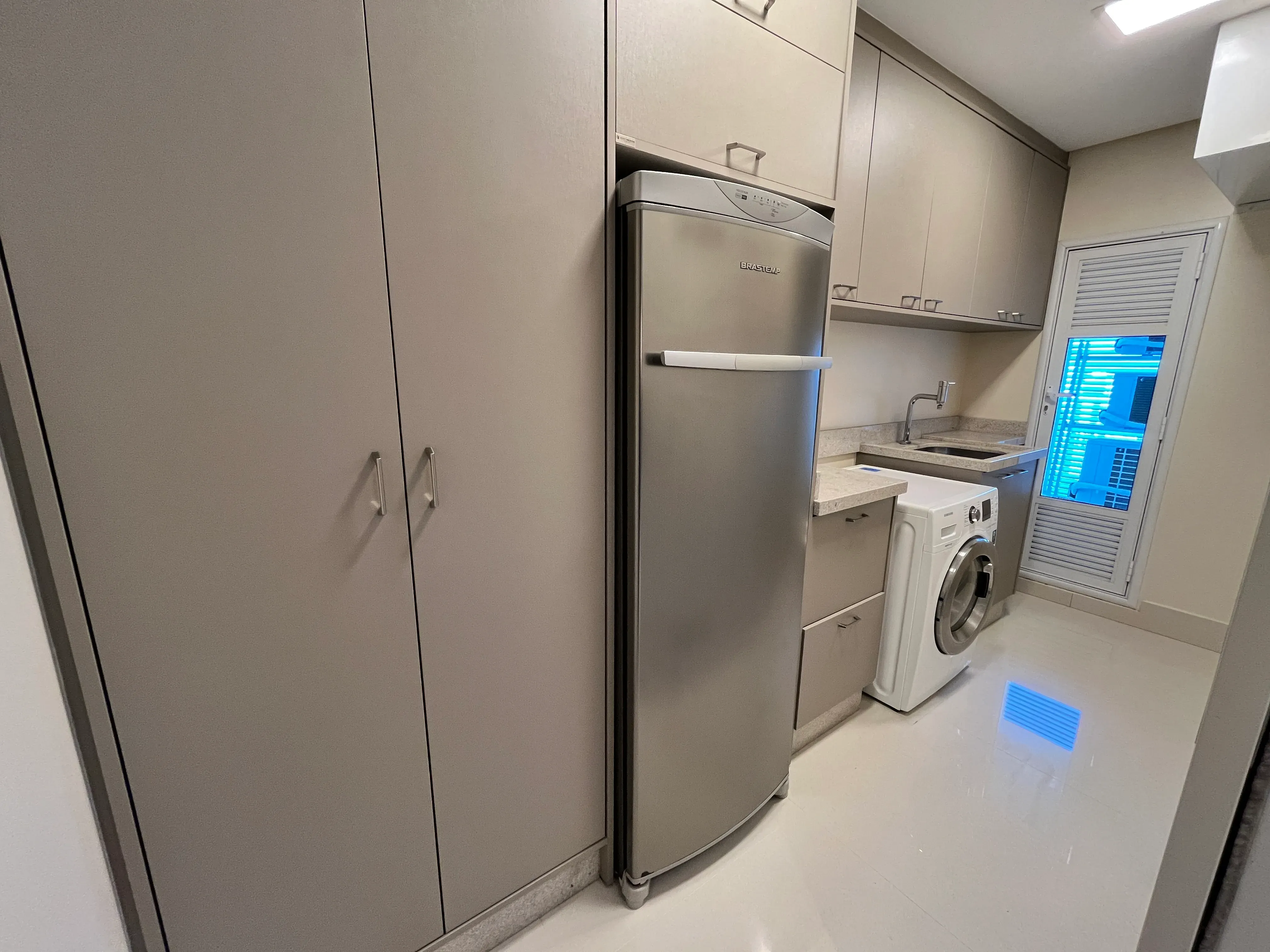 Apartamento com 4 suítes e 3 vagas de garagem em Balneário Camboriú/SC