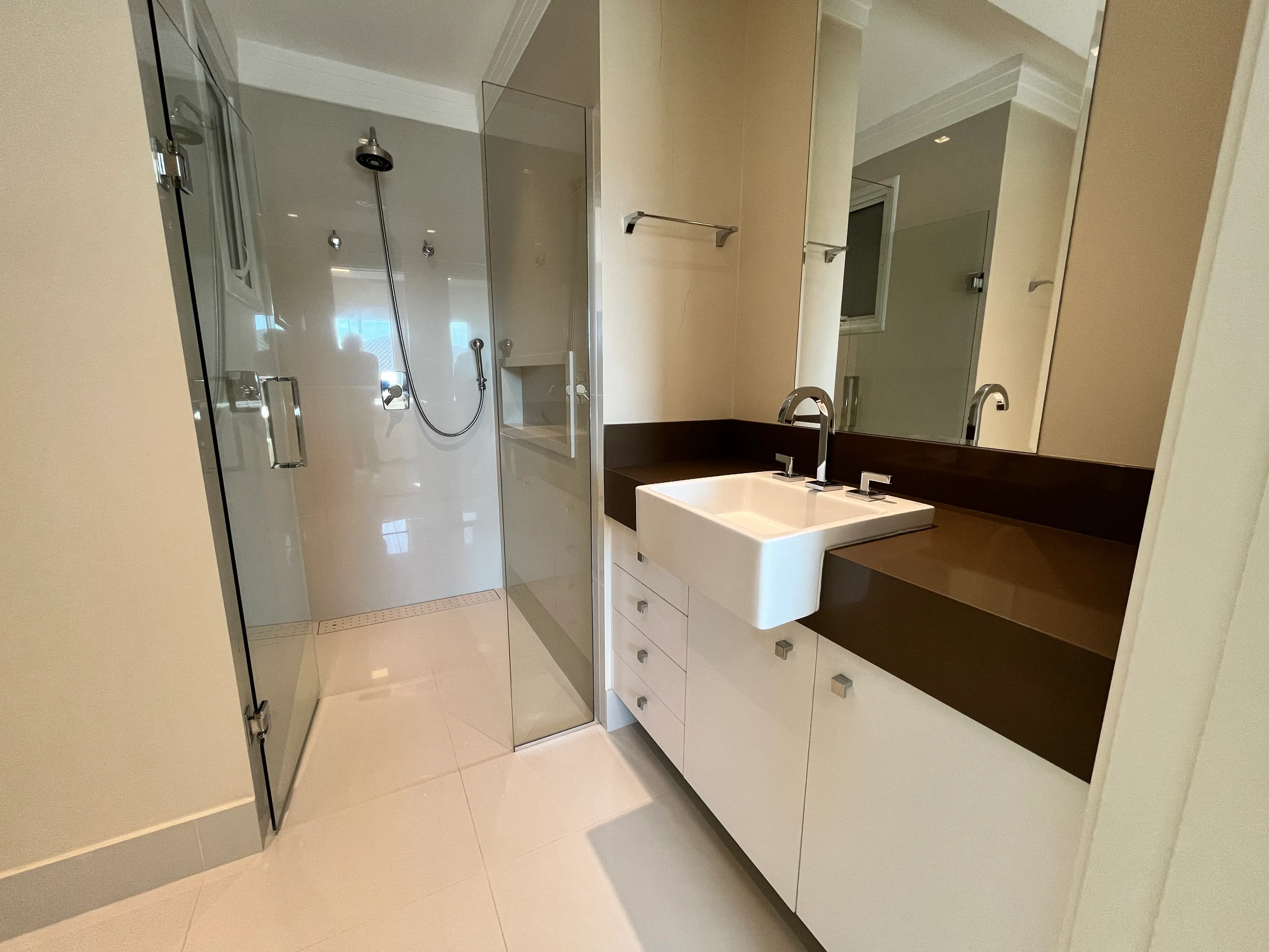 Apartamento com 4 suítes e 3 vagas de garagem em Balneário Camboriú/SC