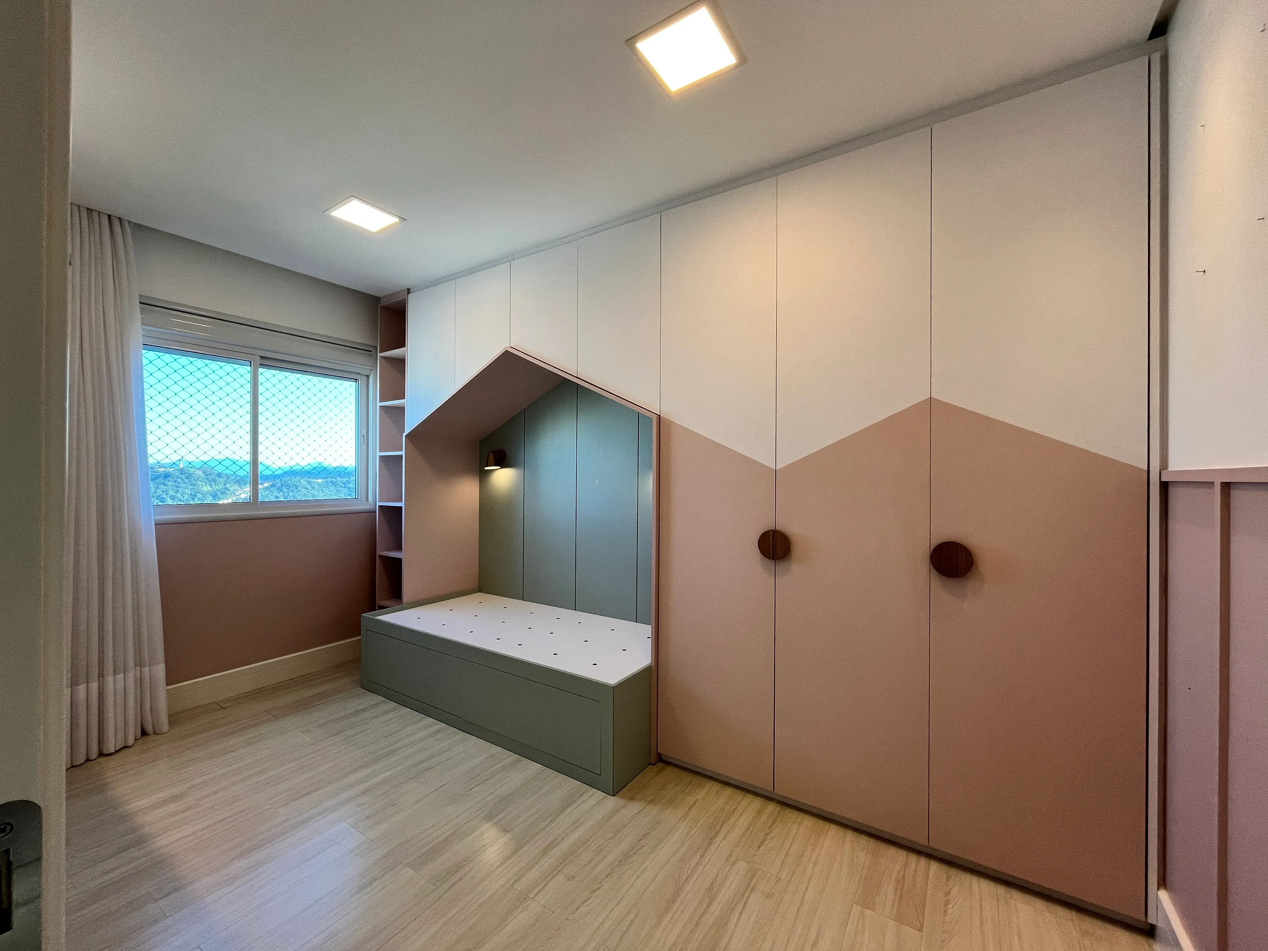 Apartamento com 4 suítes e 3 vagas de garagem em Balneário Camboriú/SC