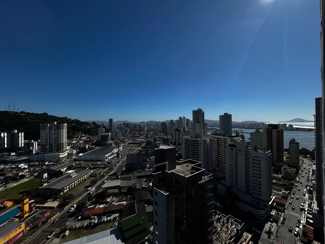 Apartamento com 3 dormitórios sendo 1 suíte e 2 vagas de garagem - Bairro Fazenda Itajaí/SC