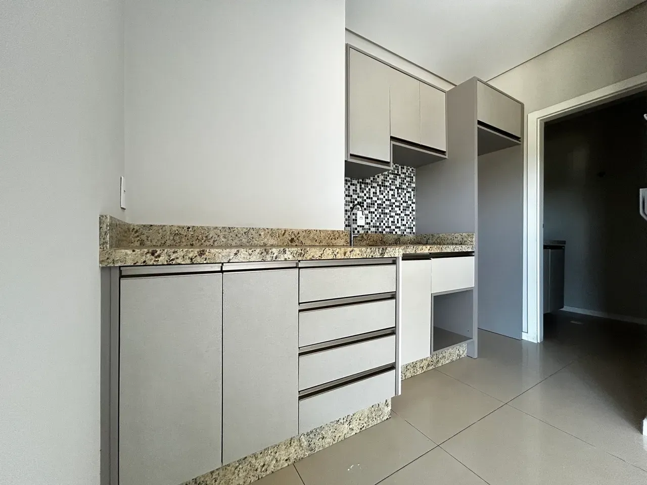 Apartamento com 3 dormitórios sendo 1 suíte e 2 vagas de garagem - Bairro Fazenda Itajaí/SC