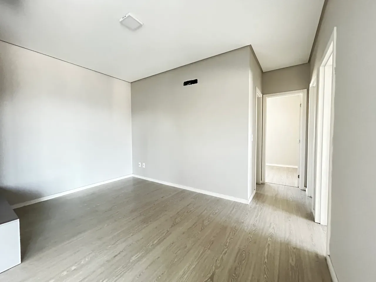 Apartamento com 3 dormitórios sendo 1 suíte e 2 vagas de garagem - Bairro Fazenda Itajaí/SC