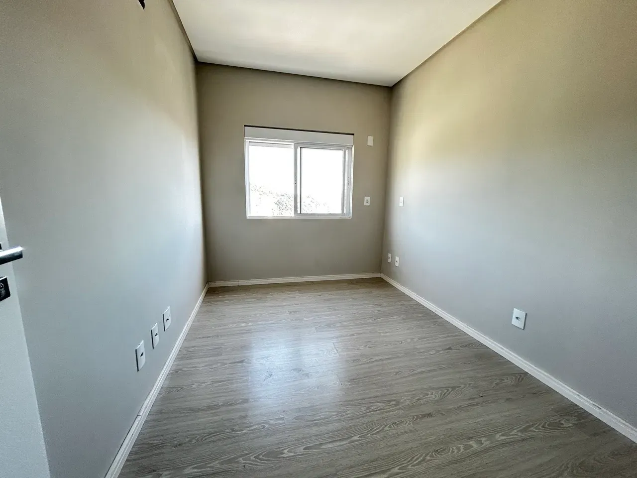 Apartamento com 3 dormitórios sendo 1 suíte e 2 vagas de garagem - Bairro Fazenda Itajaí/SC