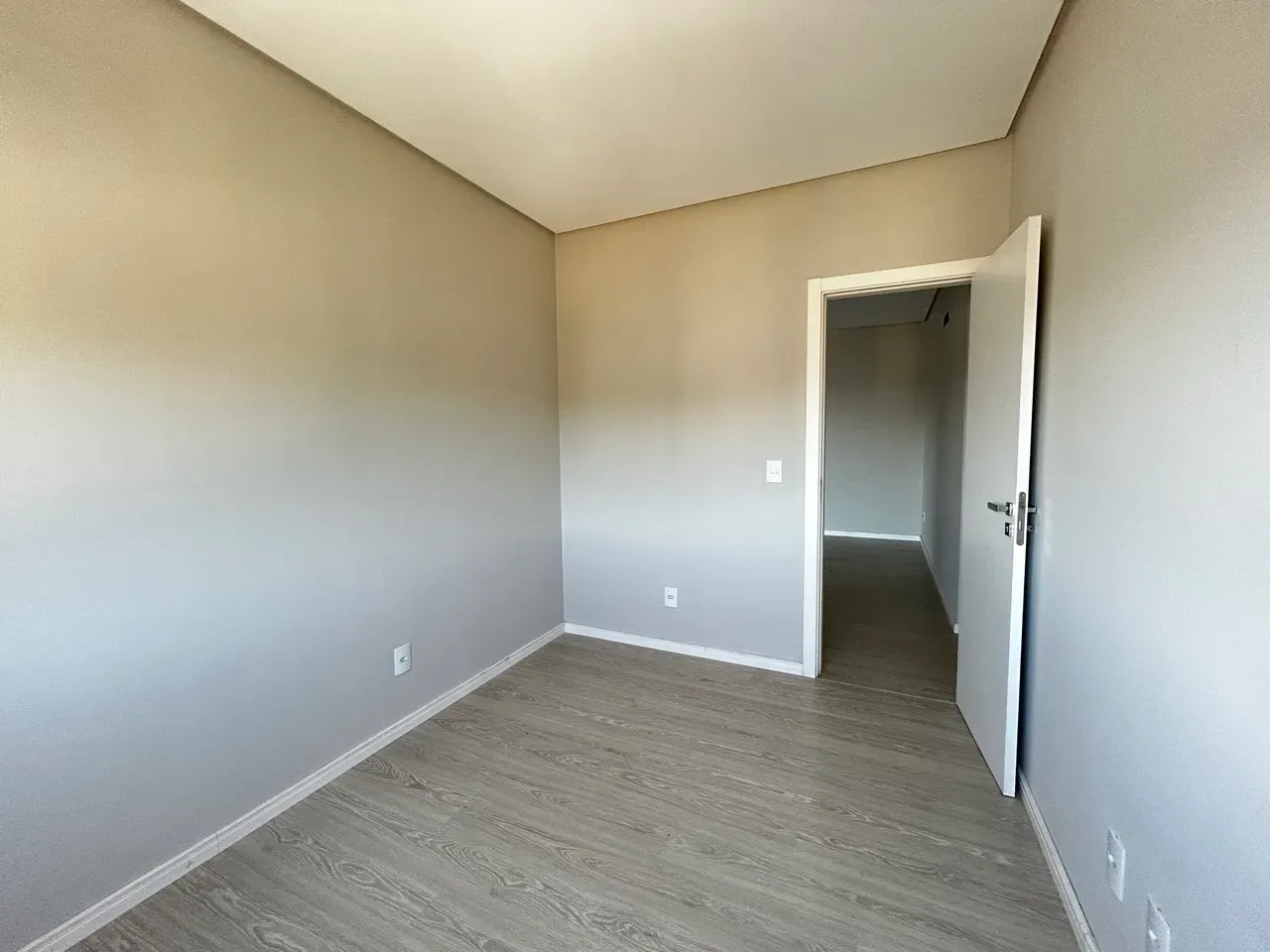 Apartamento com 3 dormitórios sendo 1 suíte e 2 vagas de garagem - Bairro Fazenda Itajaí/SC