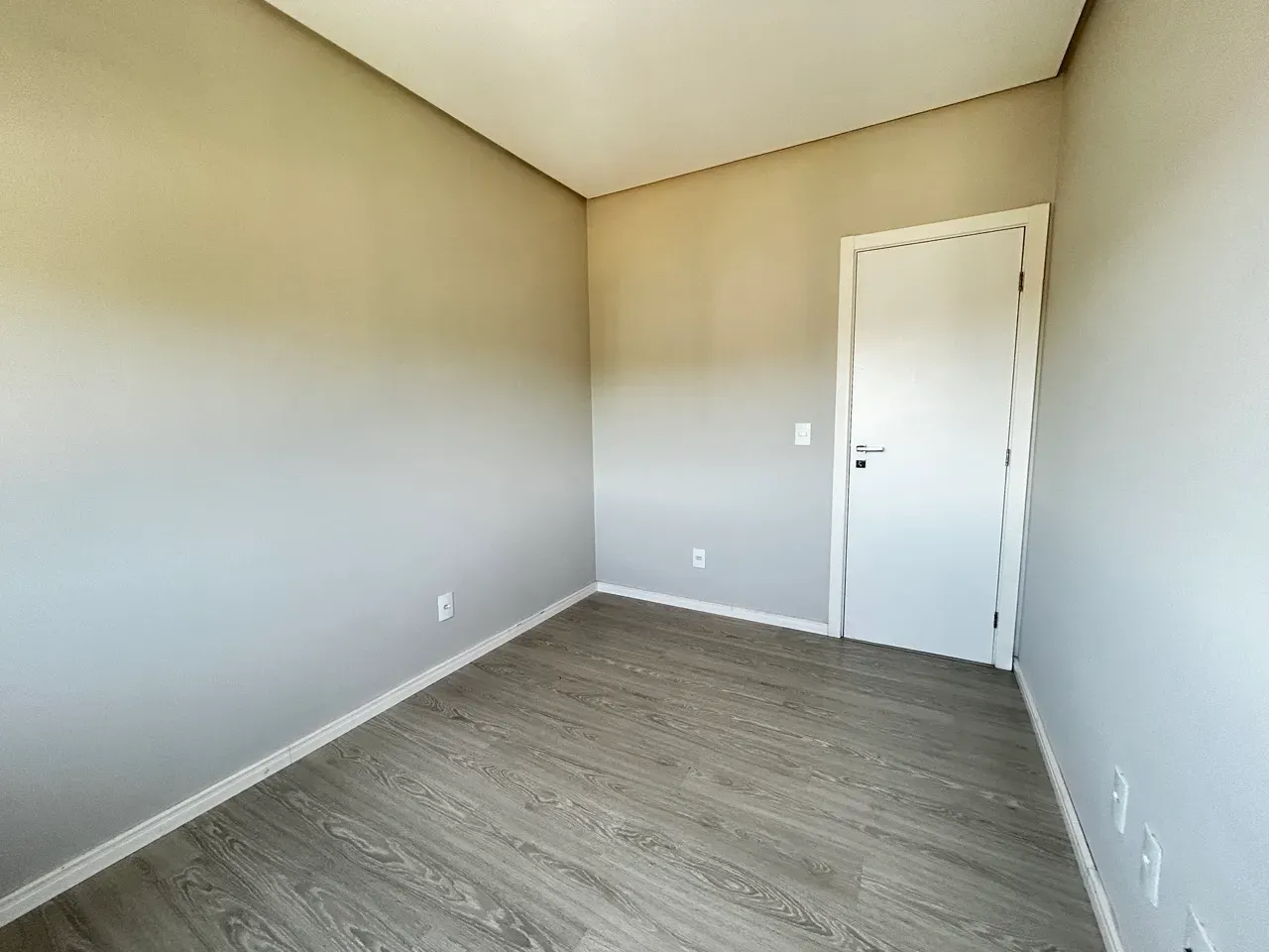 Apartamento com 3 dormitórios sendo 1 suíte e 2 vagas de garagem - Bairro Fazenda Itajaí/SC