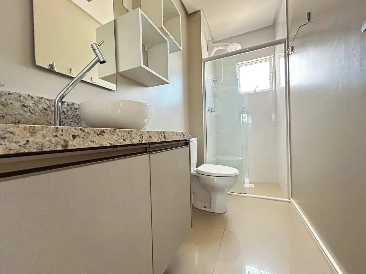 Apartamento com 3 dormitórios sendo 1 suíte e 2 vagas de garagem - Bairro Fazenda Itajaí/SC