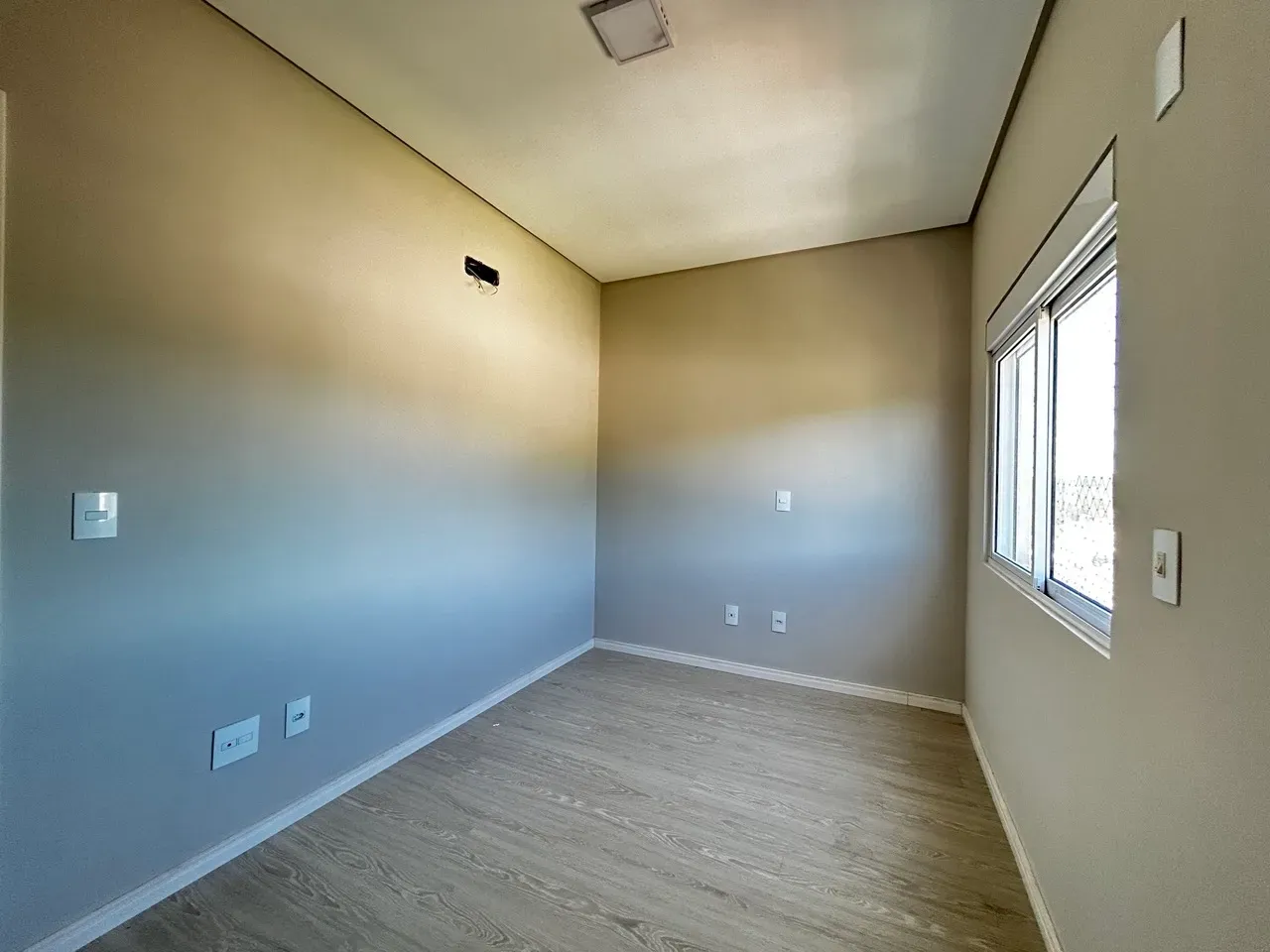 Apartamento com 3 dormitórios sendo 1 suíte e 2 vagas de garagem - Bairro Fazenda Itajaí/SC