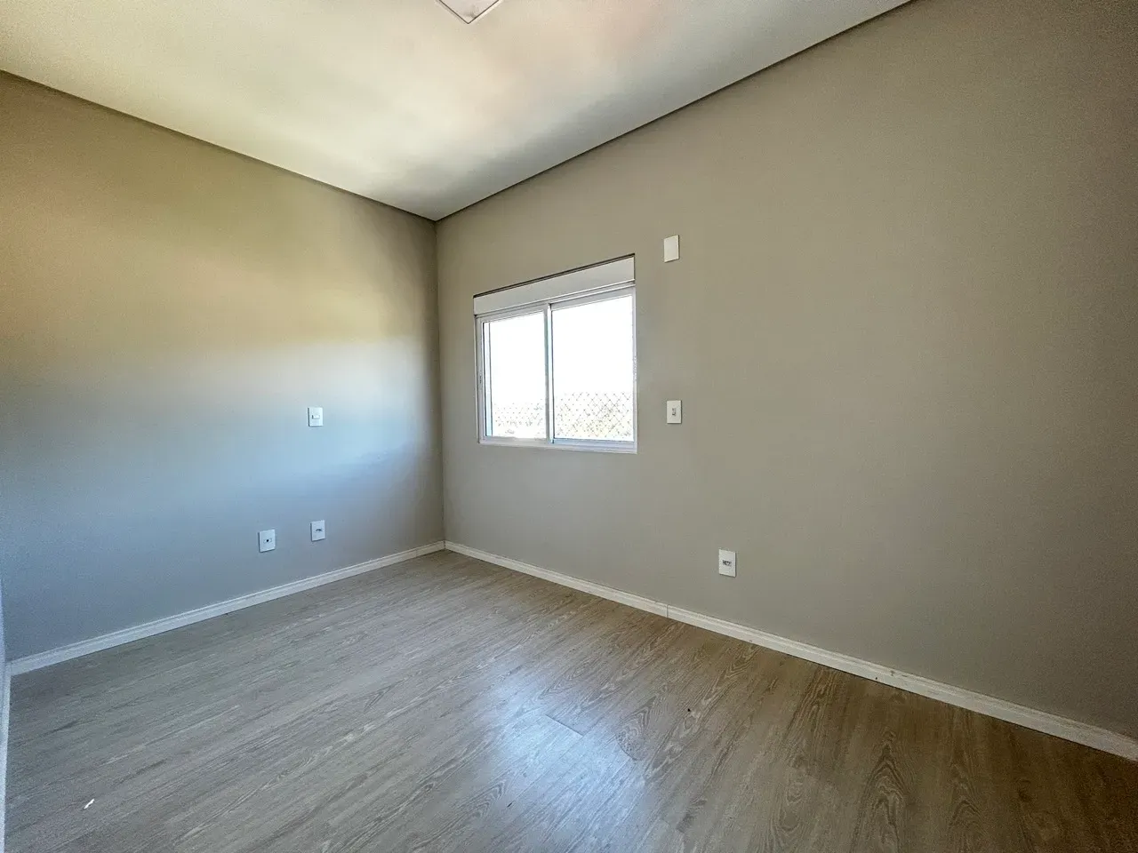 Apartamento com 3 dormitórios sendo 1 suíte e 2 vagas de garagem - Bairro Fazenda Itajaí/SC