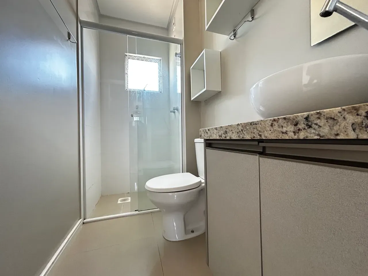 Apartamento com 3 dormitórios sendo 1 suíte e 2 vagas de garagem - Bairro Fazenda Itajaí/SC