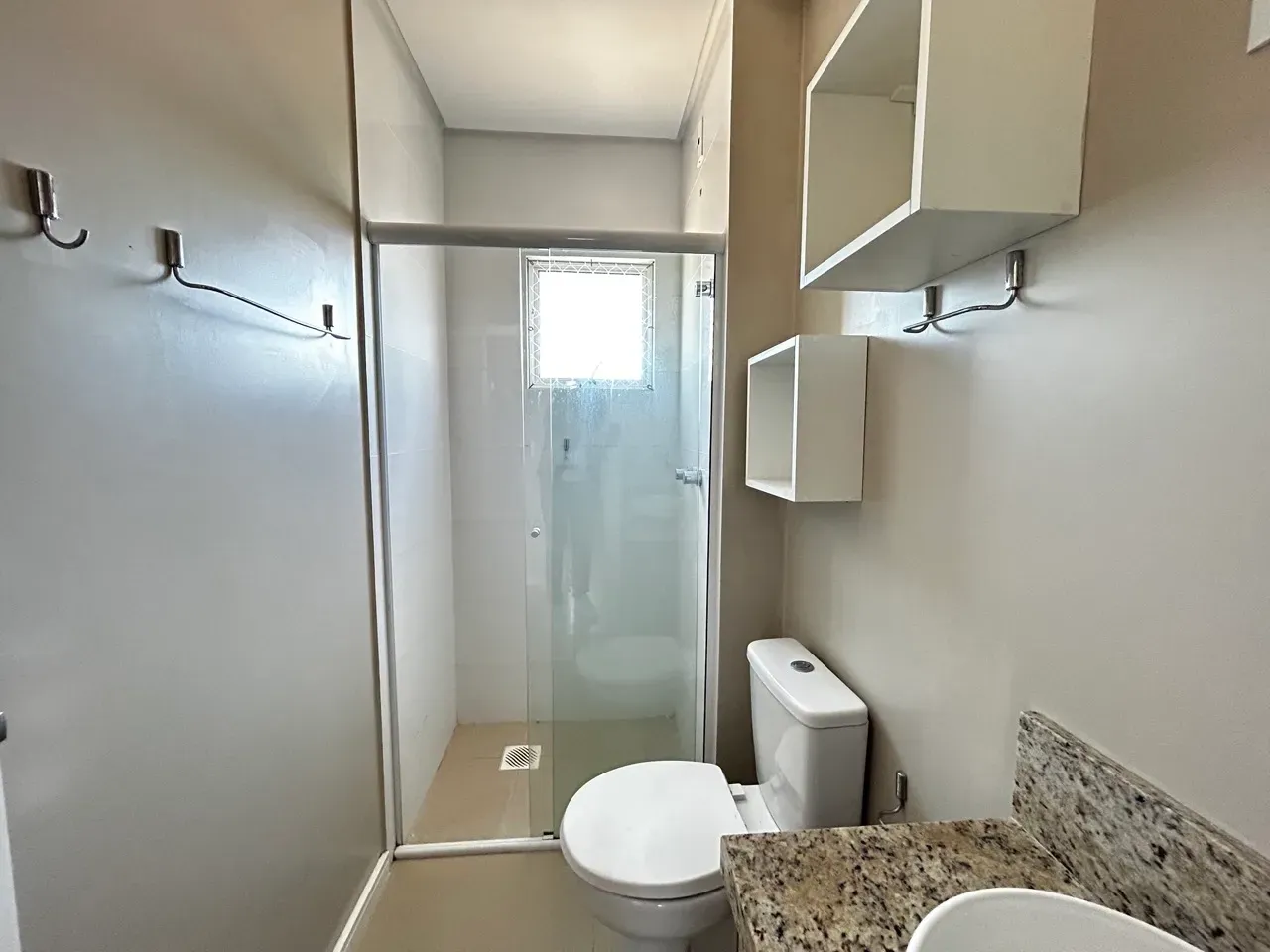 Apartamento com 3 dormitórios sendo 1 suíte e 2 vagas de garagem - Bairro Fazenda Itajaí/SC