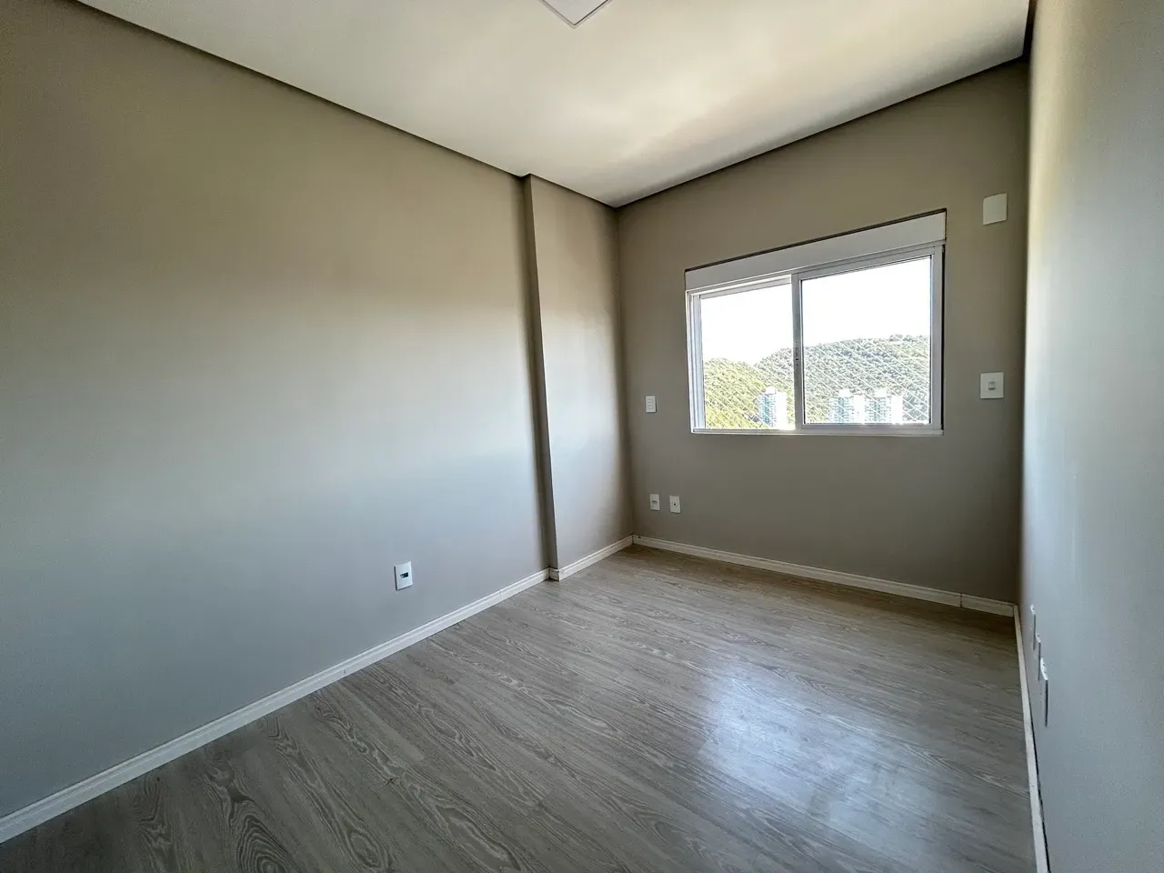 Apartamento com 3 dormitórios sendo 1 suíte e 2 vagas de garagem - Bairro Fazenda Itajaí/SC