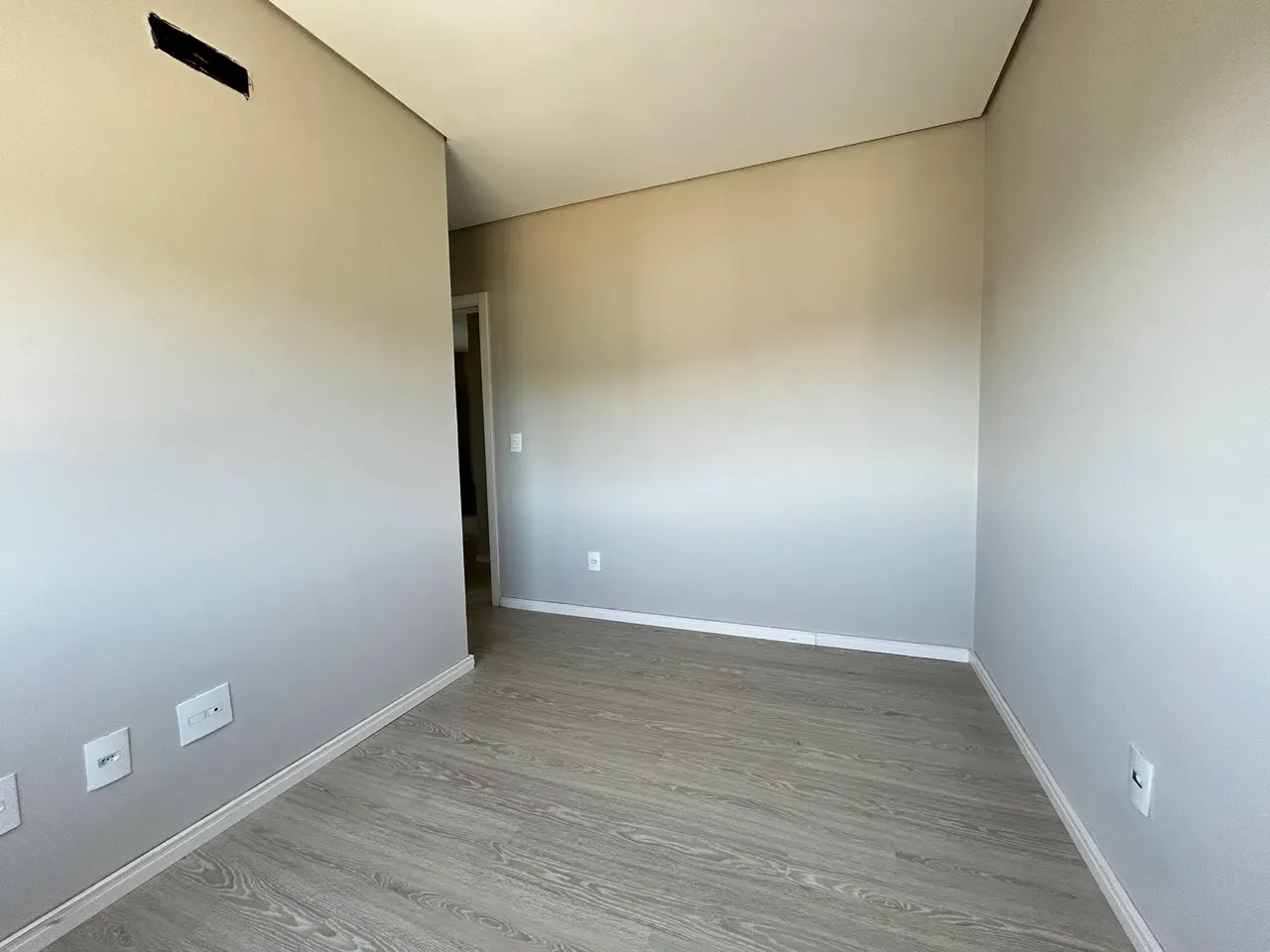 Apartamento com 3 dormitórios sendo 1 suíte e 2 vagas de garagem - Bairro Fazenda Itajaí/SC