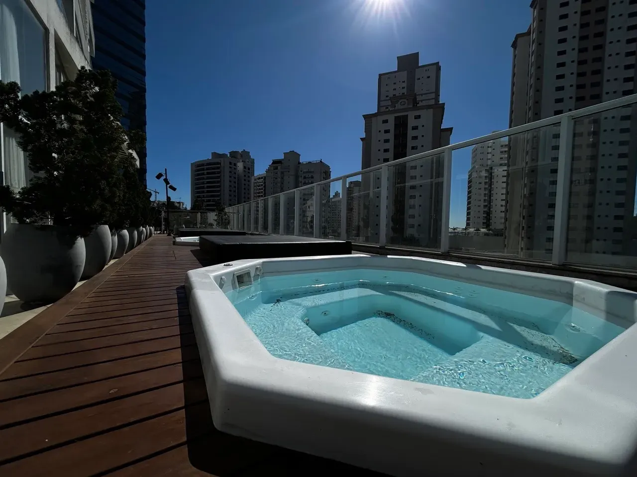 Apartamento com 3 dormitórios sendo 1 suíte e 2 vagas de garagem - Bairro Fazenda Itajaí/SC