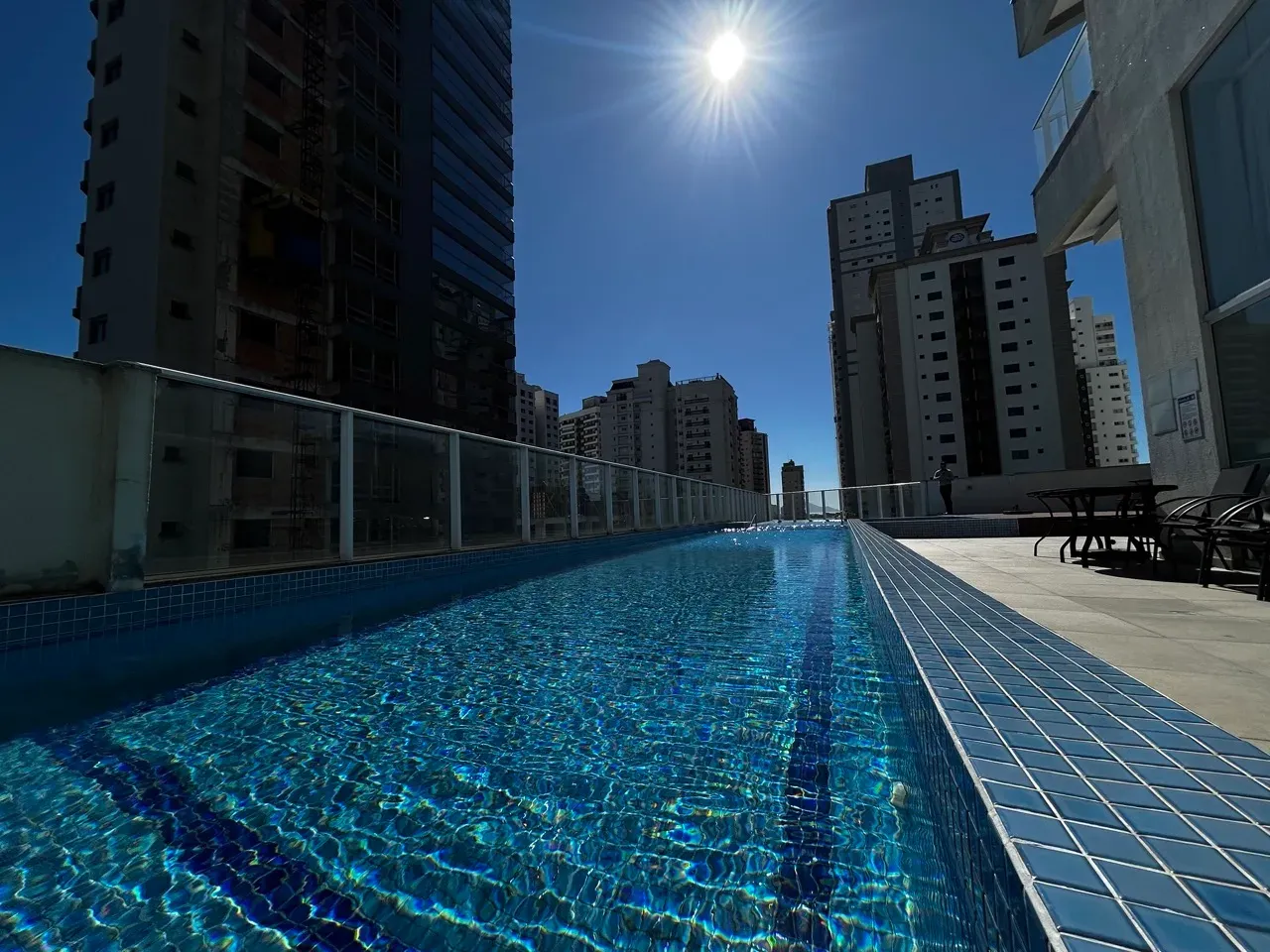 Apartamento com 3 dormitórios sendo 1 suíte e 2 vagas de garagem - Bairro Fazenda Itajaí/SC