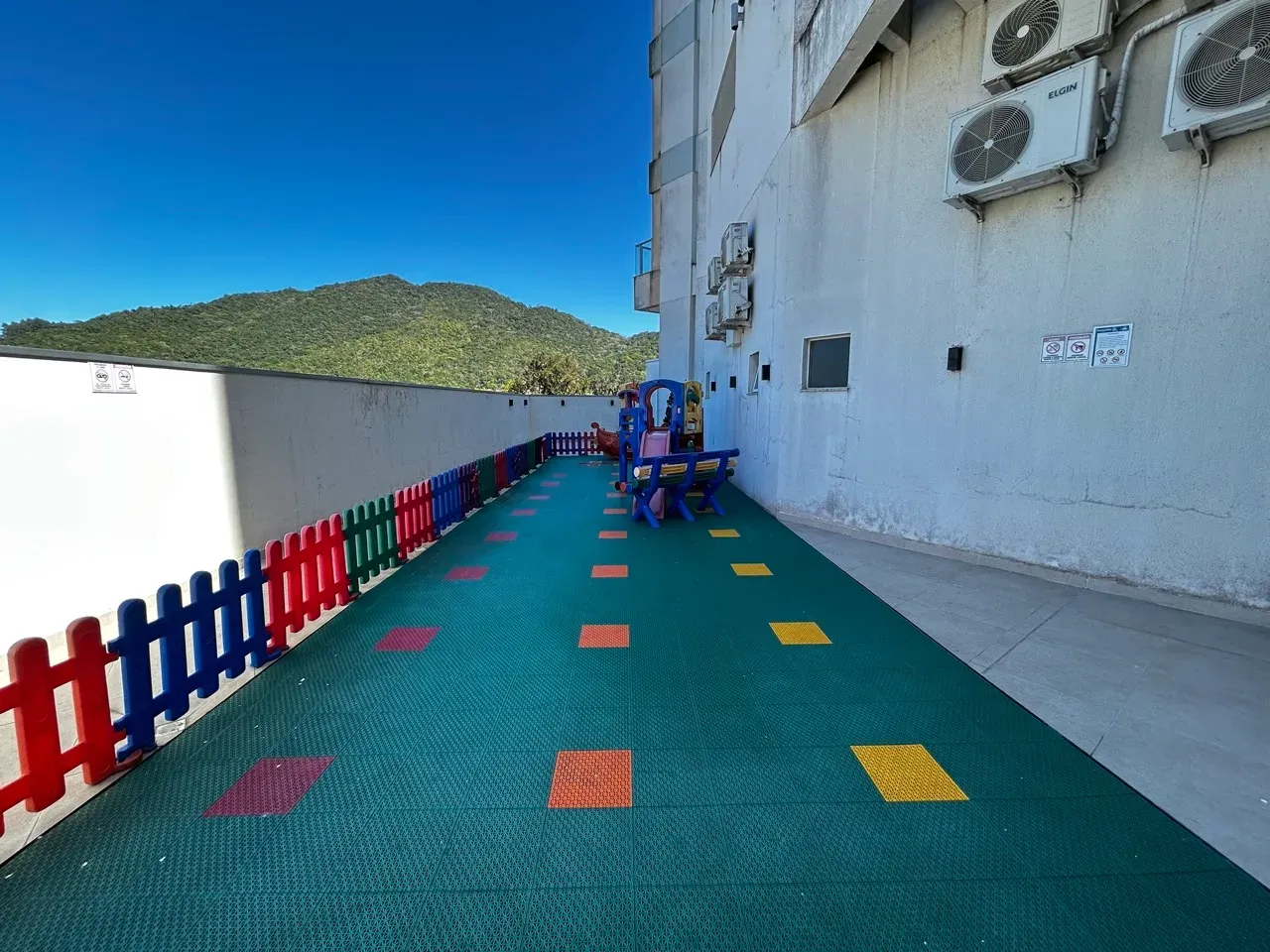 Apartamento com 3 dormitórios sendo 1 suíte e 2 vagas de garagem - Bairro Fazenda Itajaí/SC